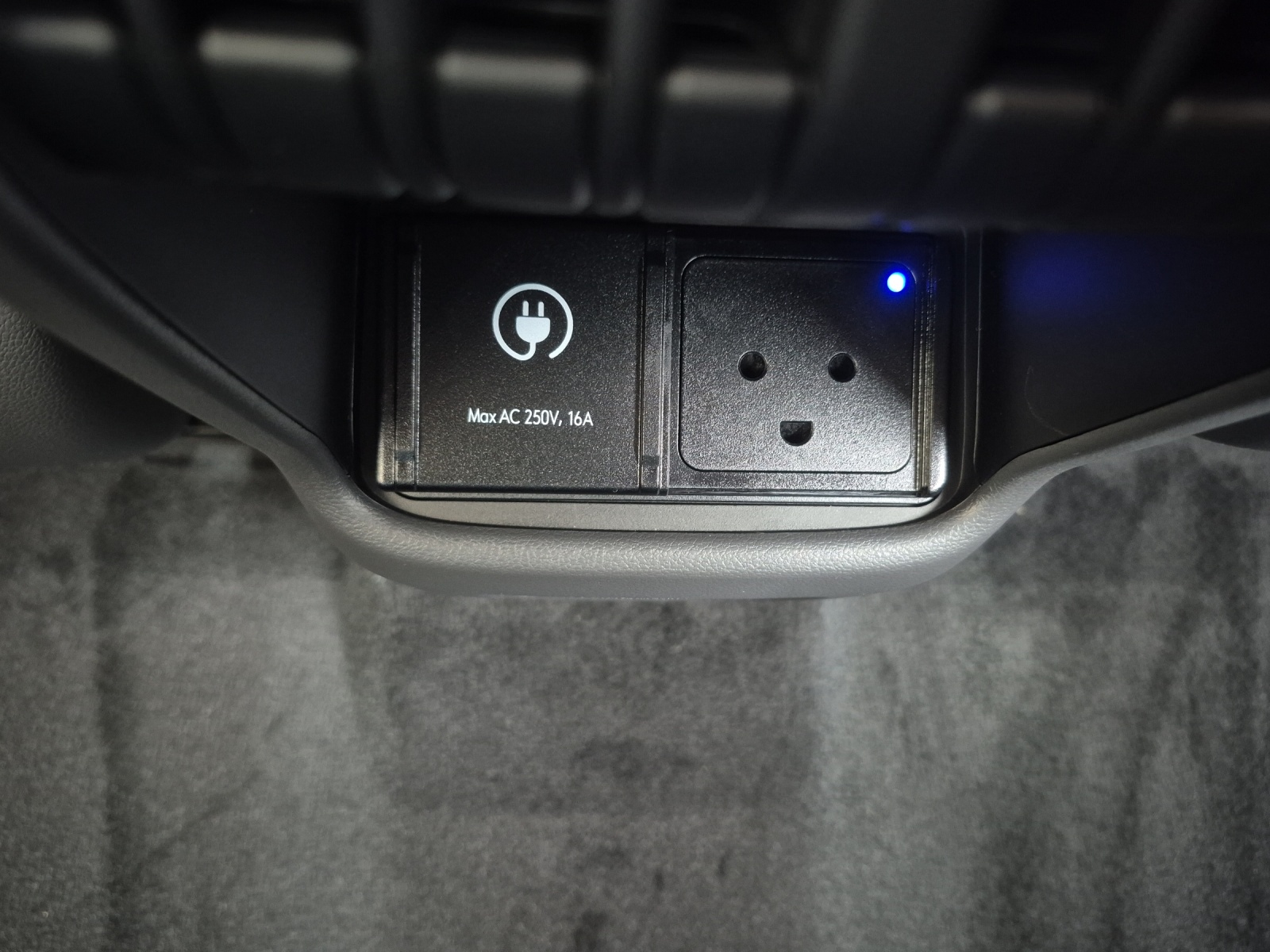 HYUNDAI Kona Electric Luxury Alcantara-image-15