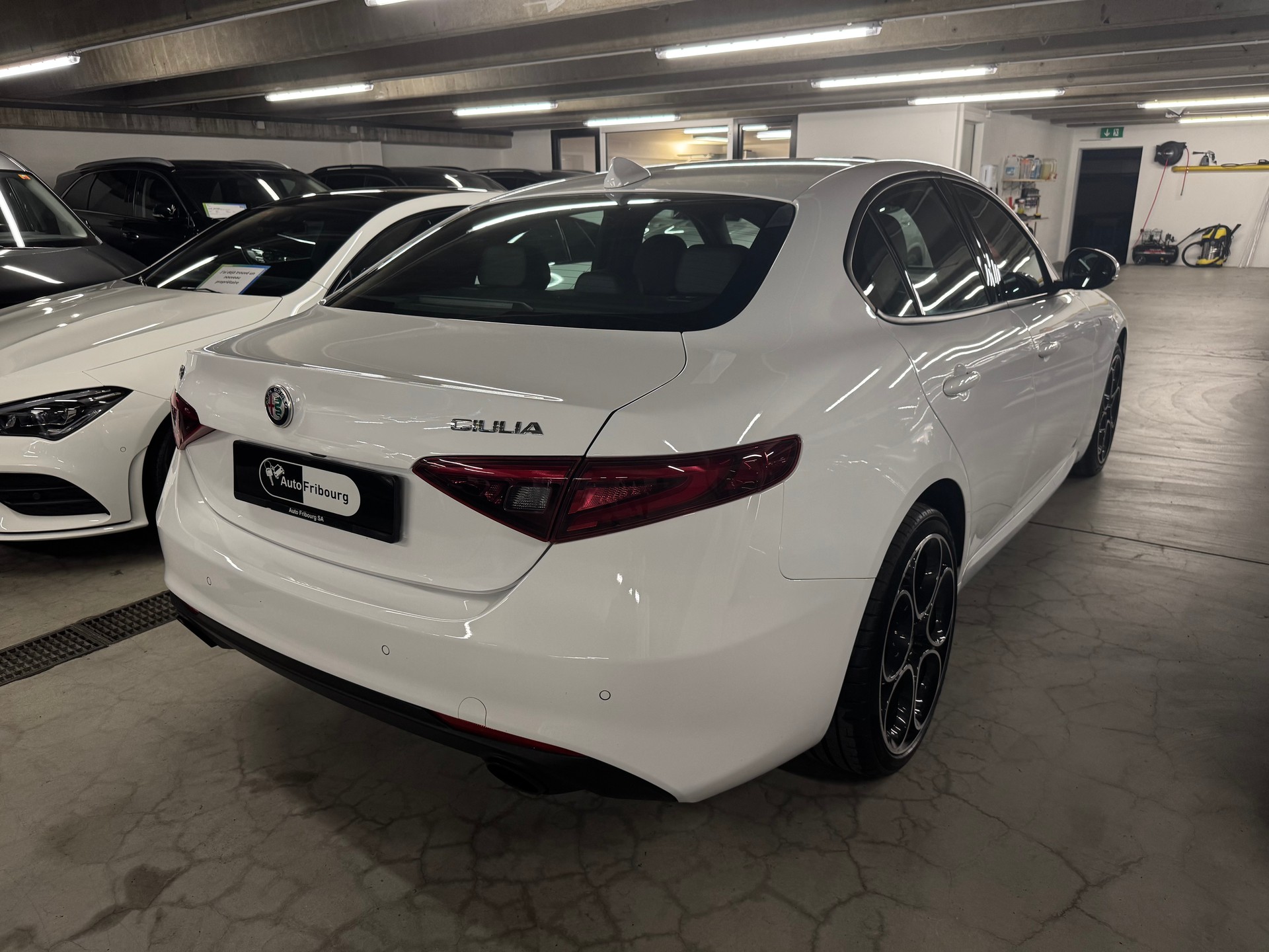 ALFA ROMEO Giulia 2.0 Ti Q4-showroom-element-1