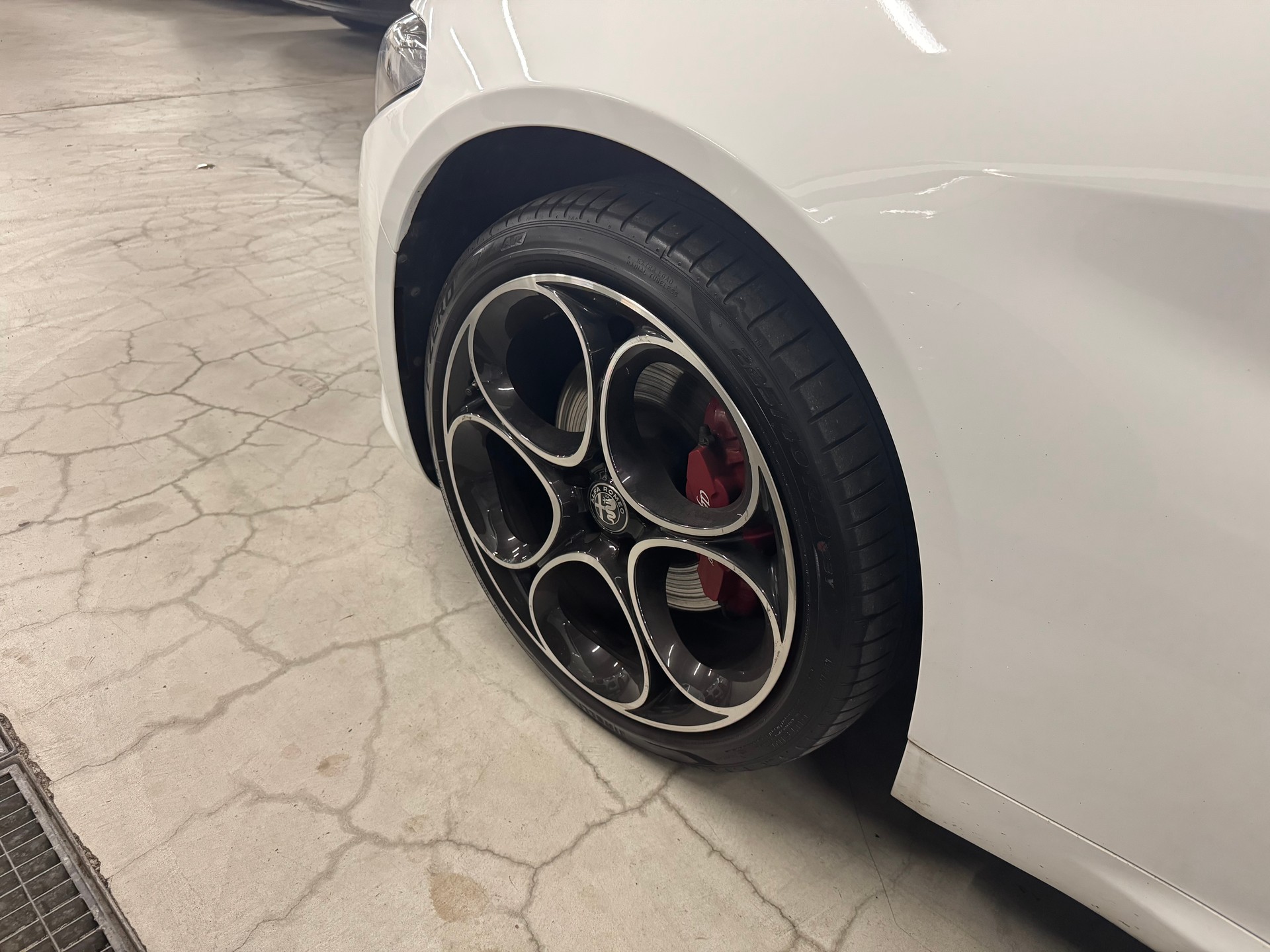 ALFA ROMEO Giulia 2.0 Ti Q4-showroom-element-3
