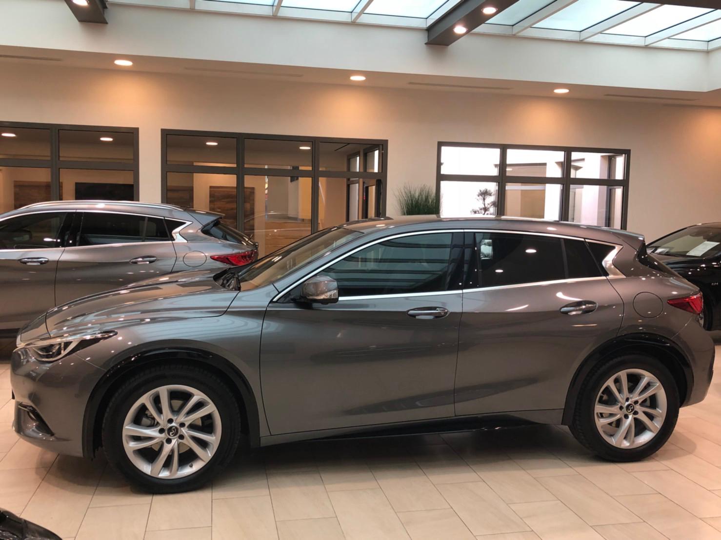 INFINITI Q30 1.6t Luxe Tech FWD DCT-image-0