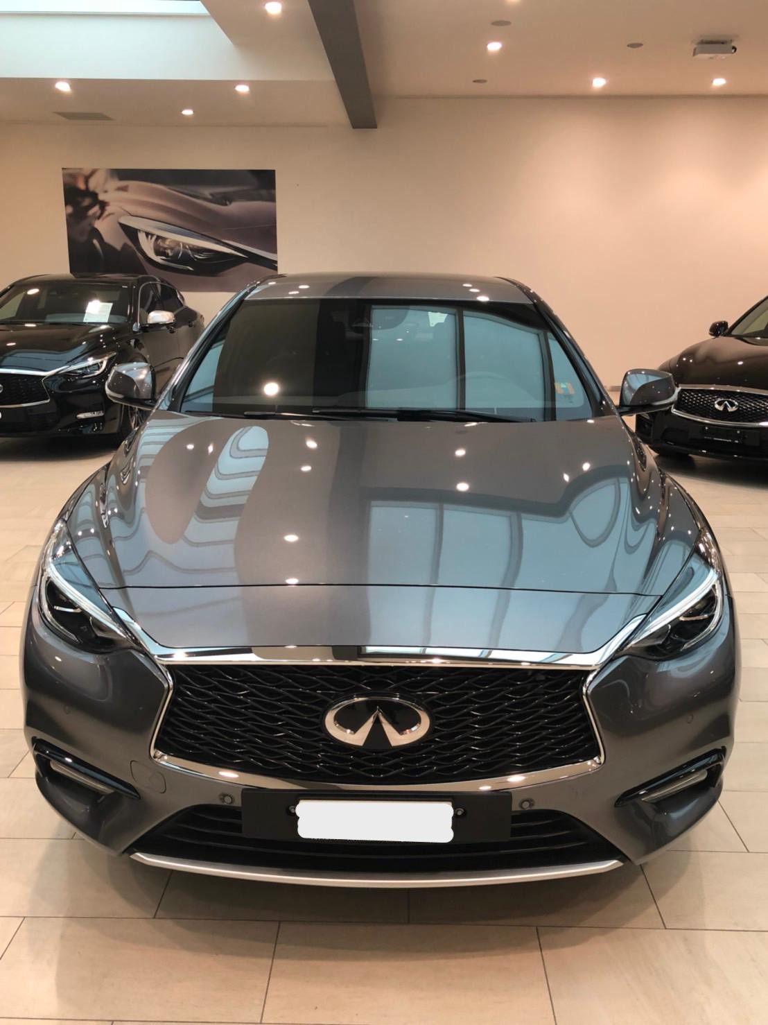 INFINITI Q30 1.6t Luxe Tech FWD DCT-image-2