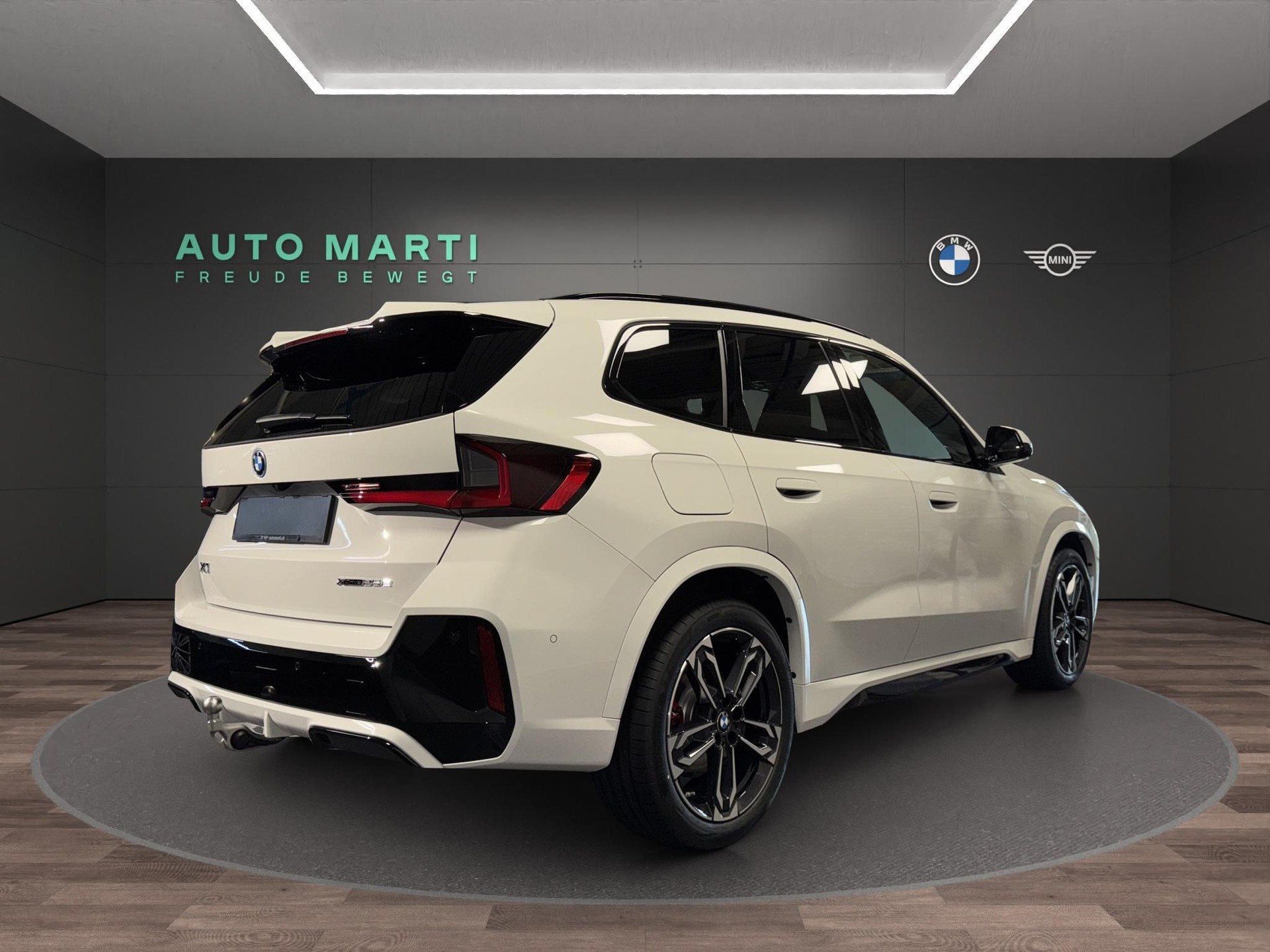 BMW X1 xDrive25e-showroom-element-3
