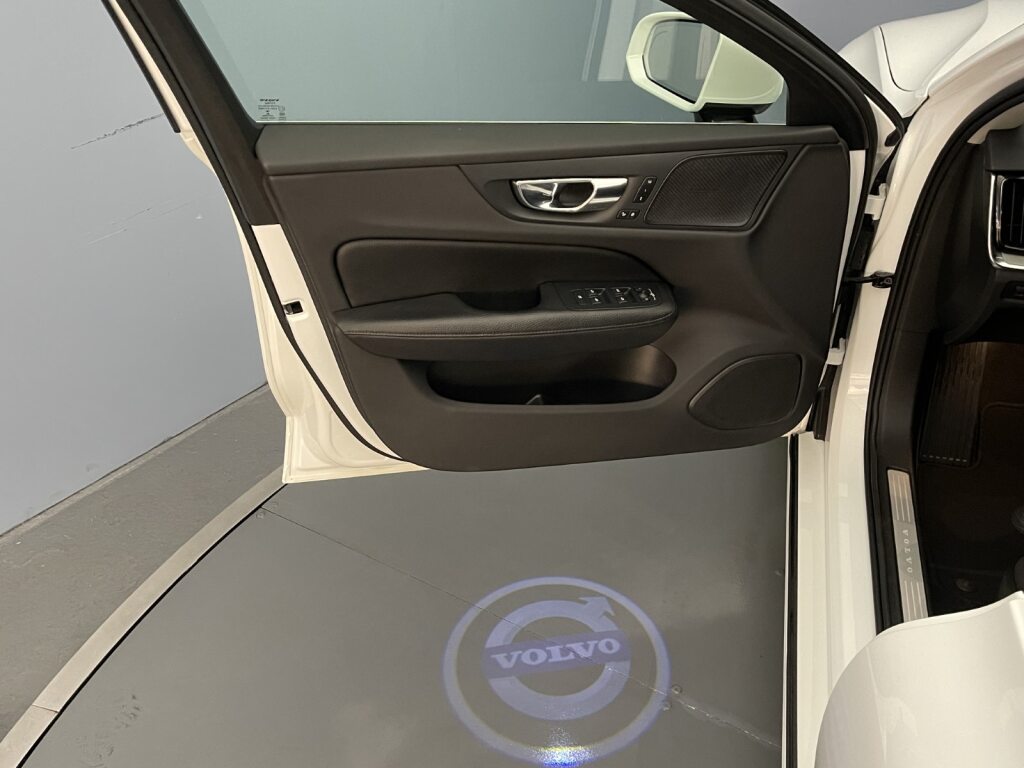 VOLVO V60 2.0 D4 Inscription AWD-image-8