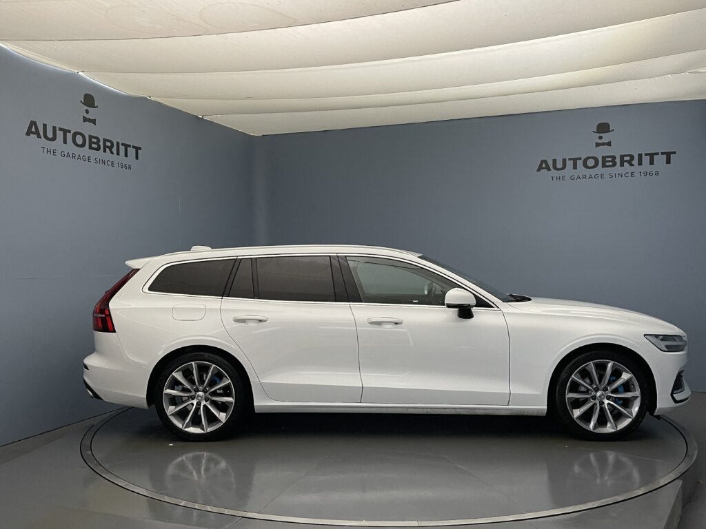 VOLVO V60 2.0 D4 Inscription AWD-image-3