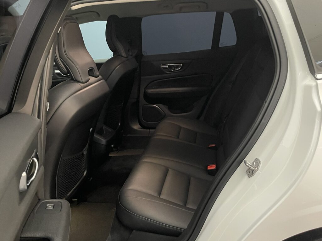 VOLVO V60 2.0 D4 Inscription AWD-image-6