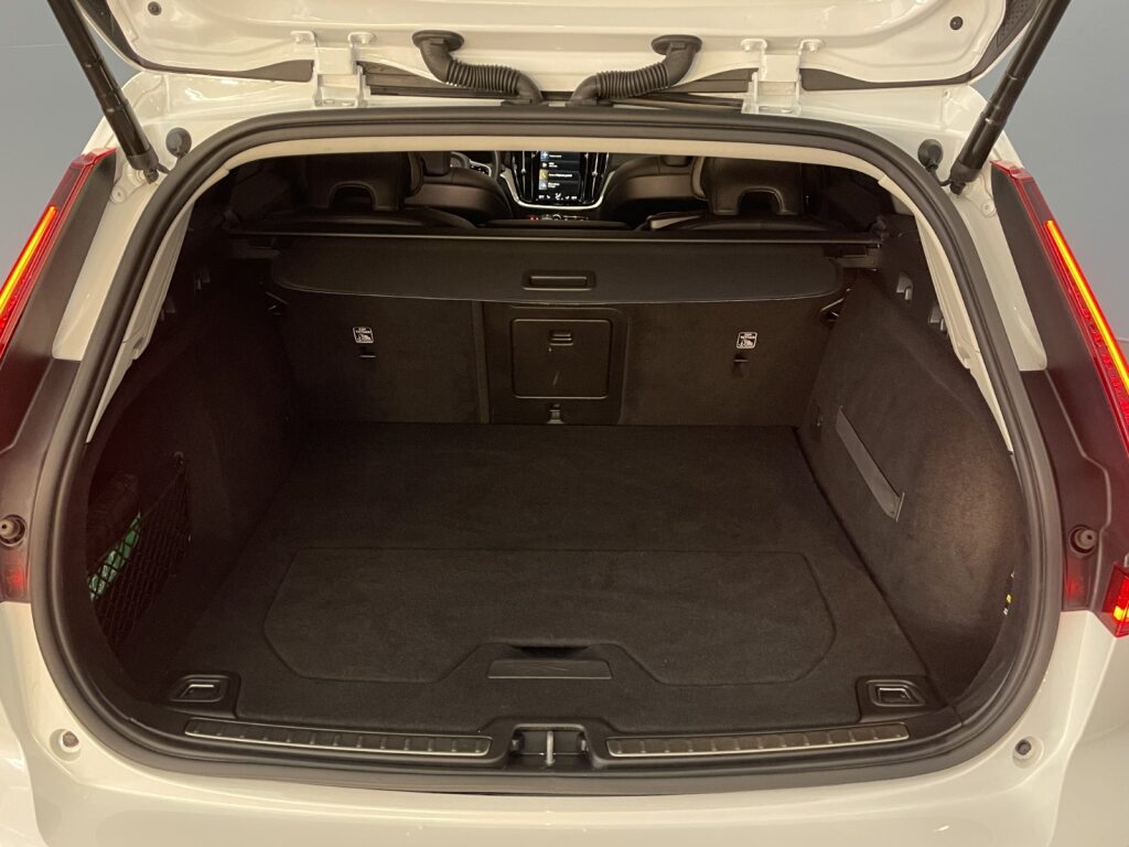 VOLVO V60 2.0 D4 Inscription AWD-image-10