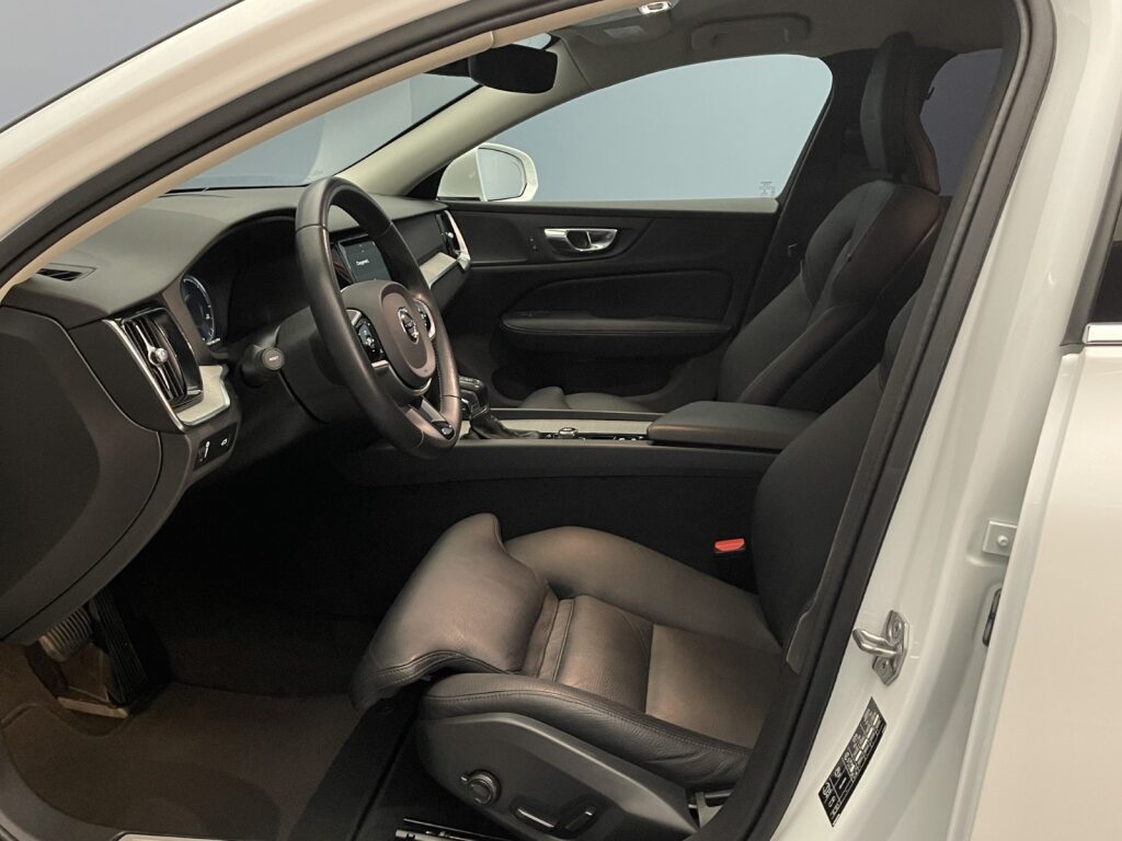 VOLVO V60 2.0 D4 Inscription AWD-image-5