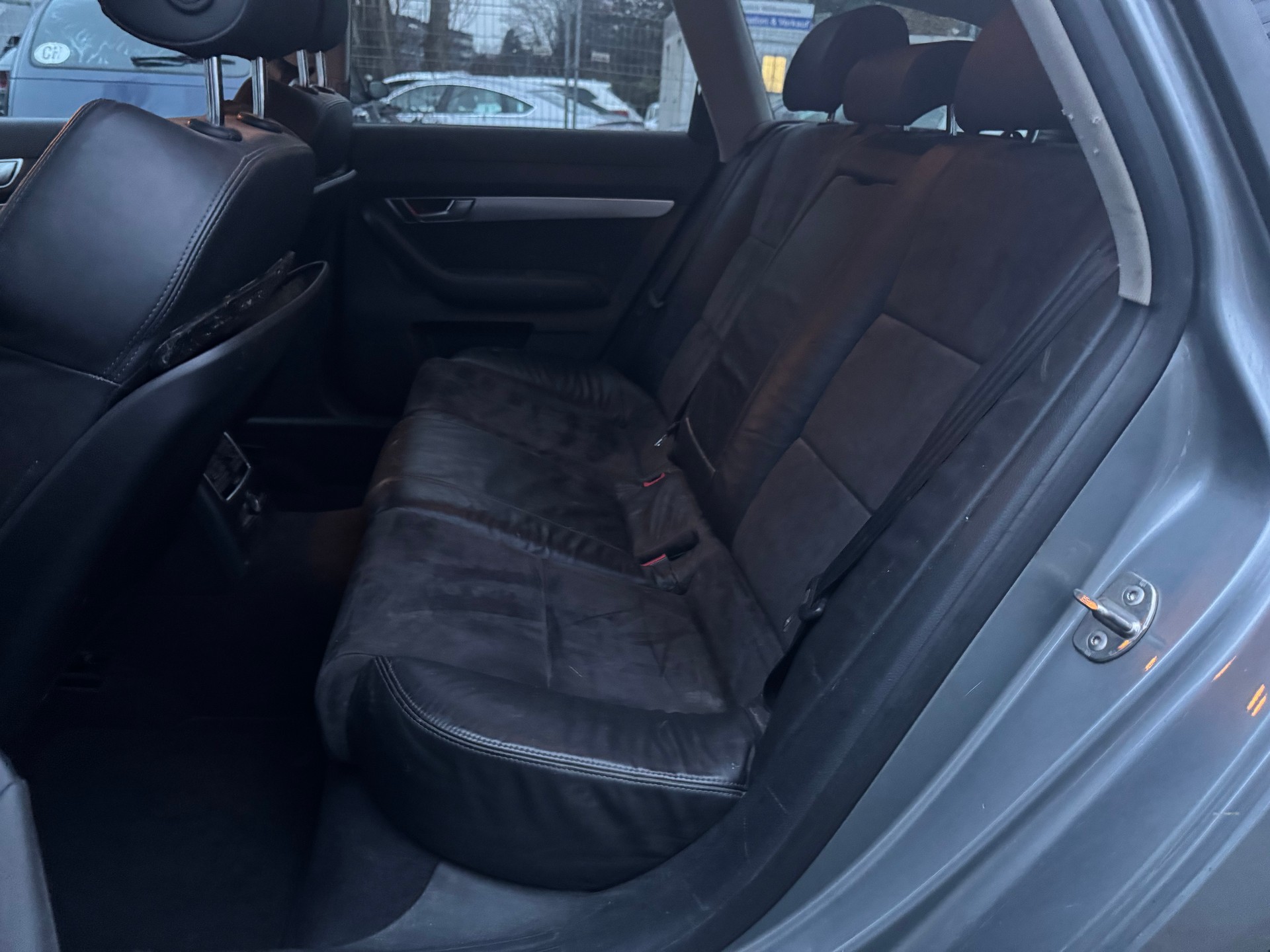 AUDI A6 Avant 2.7 V6 TDI quattro tiptronic * Voll-Leder * Xenon * Tempomat * Klima-auto * PDC H *-image-2