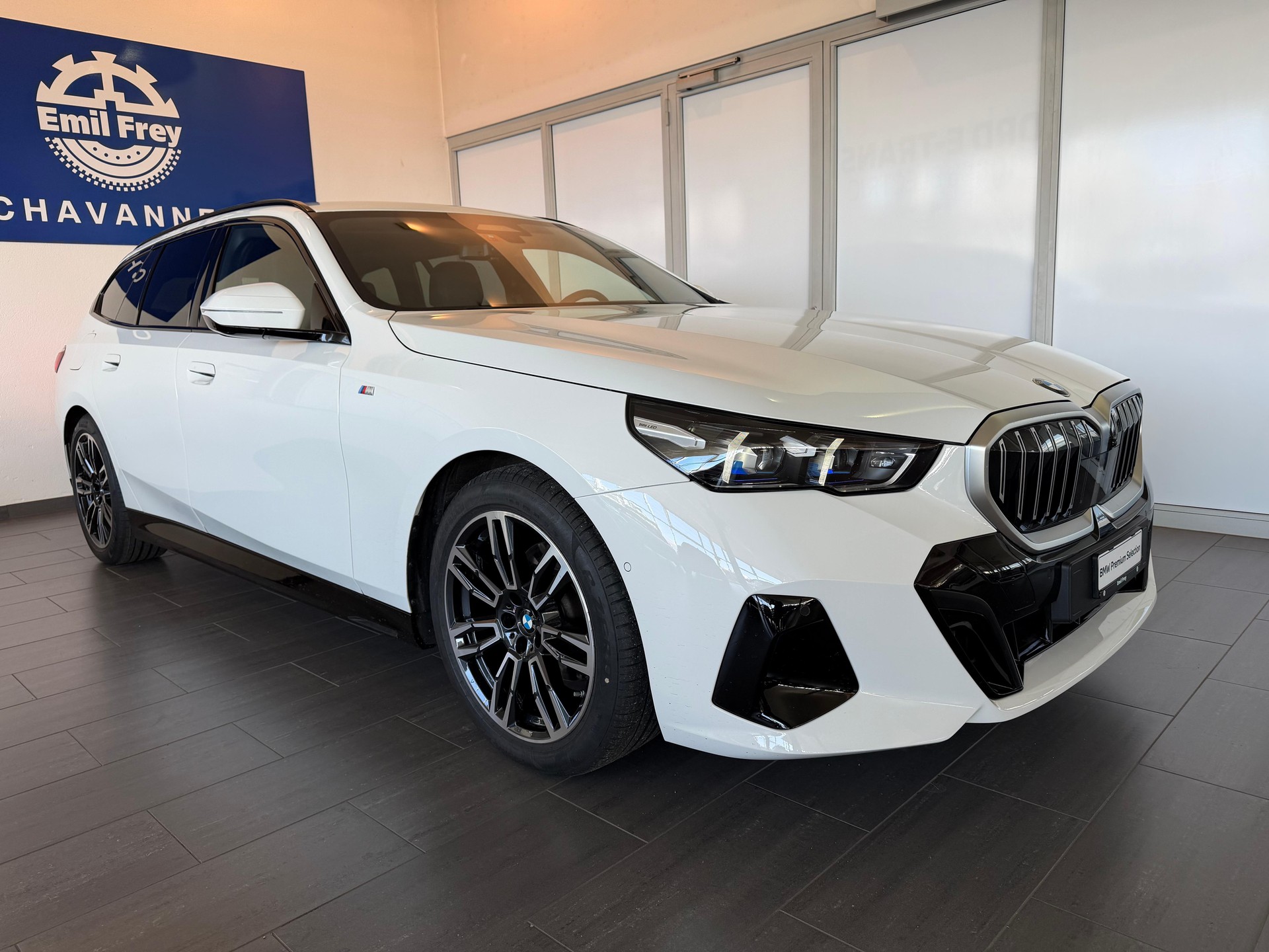 BMW 520d xDrive Touring M-Sport-image-1