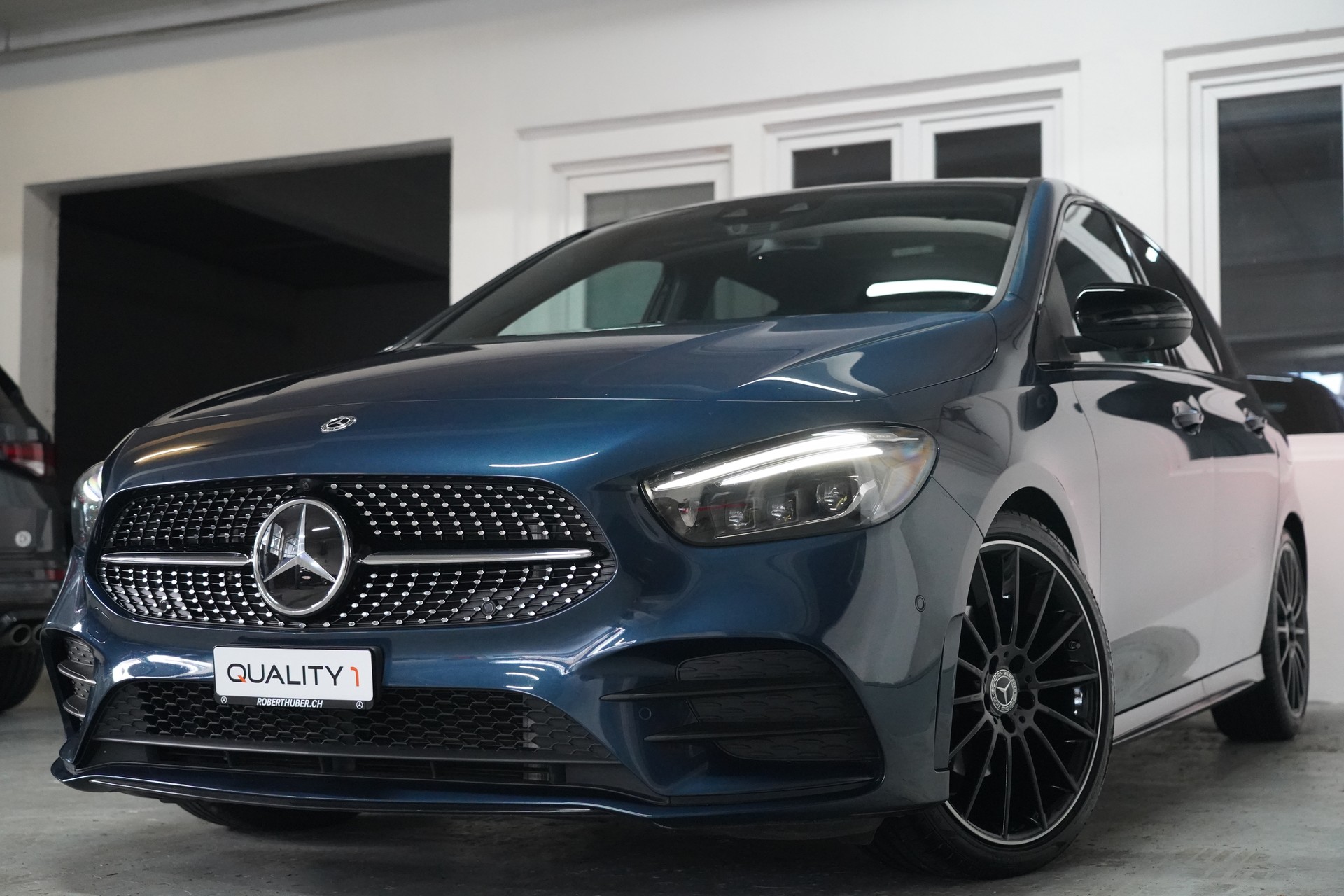 MERCEDES-BENZ B 200 d AMG Line 8G-DCT-image-4