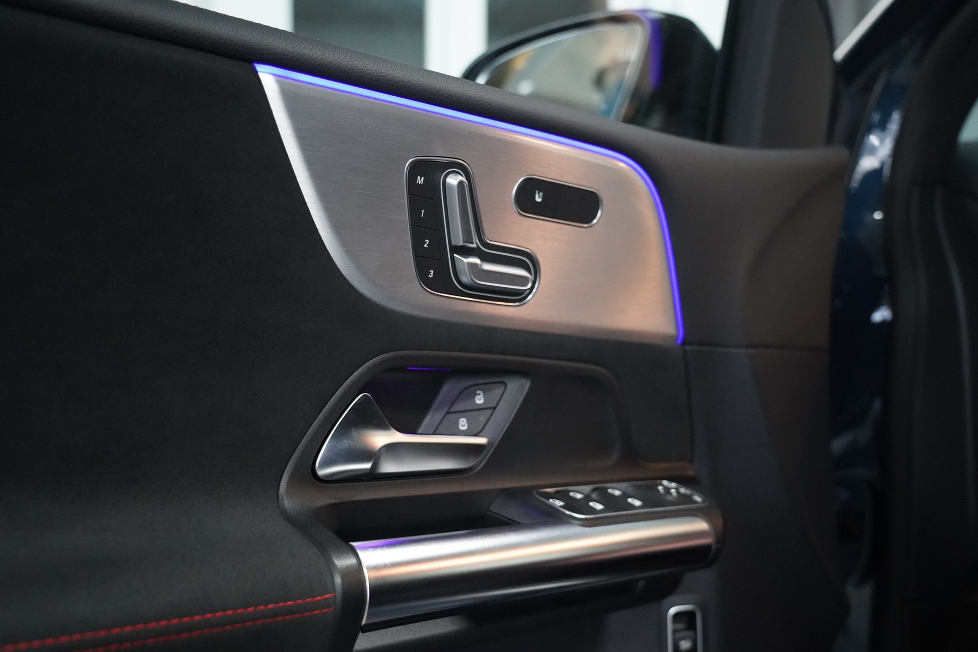 MERCEDES-BENZ B 200 d AMG Line 8G-DCT-image-11