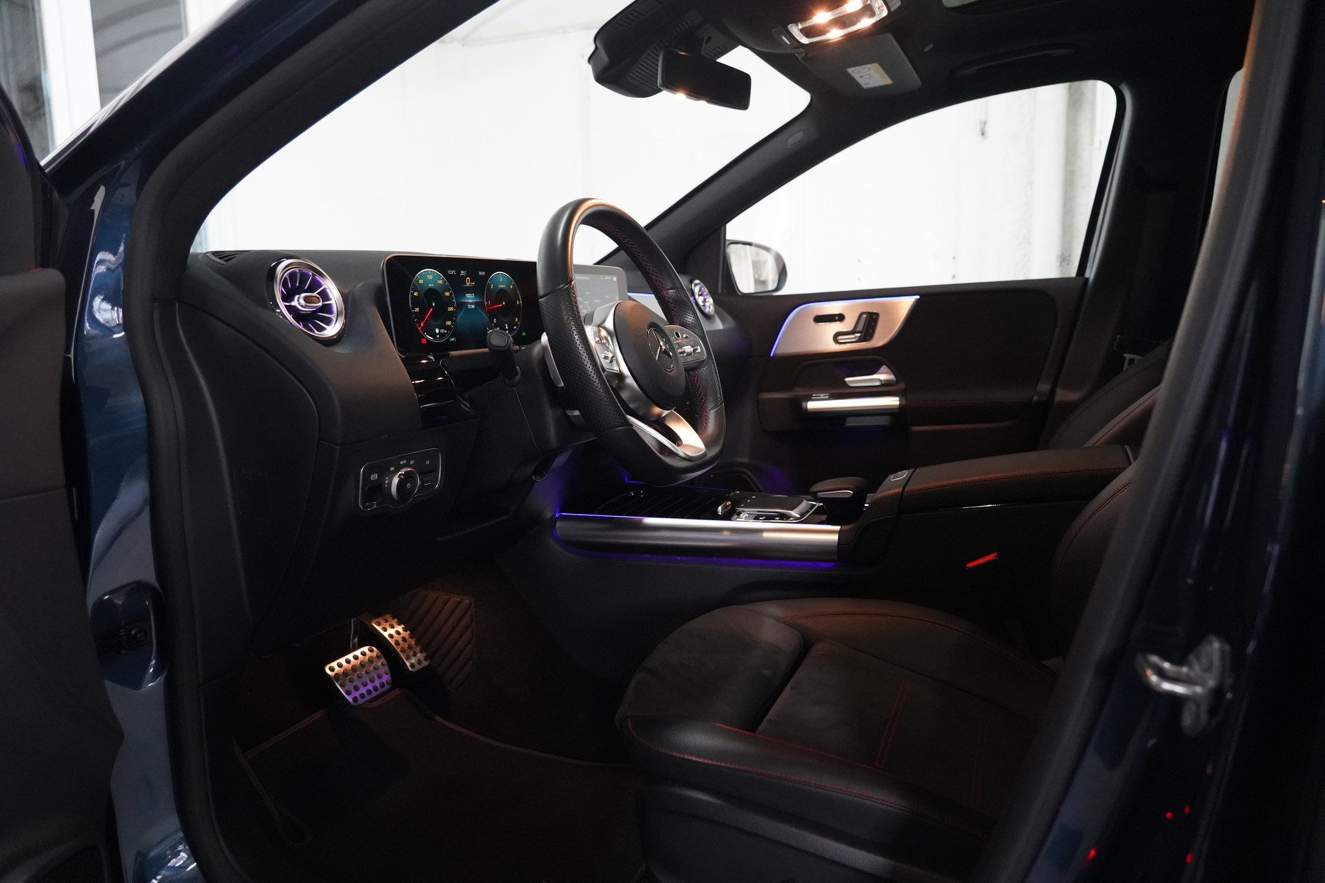 MERCEDES-BENZ B 200 d AMG Line 8G-DCT-image-9