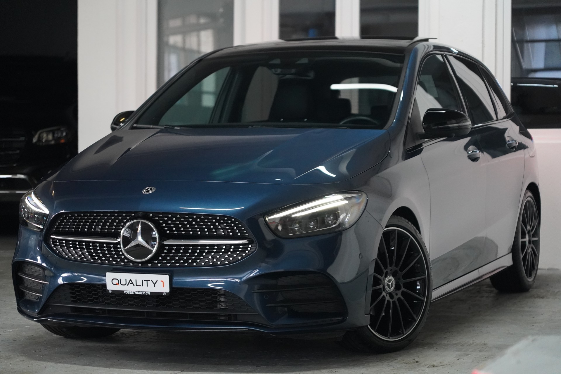 MERCEDES-BENZ B 200 d AMG Line 8G-DCT-image-3