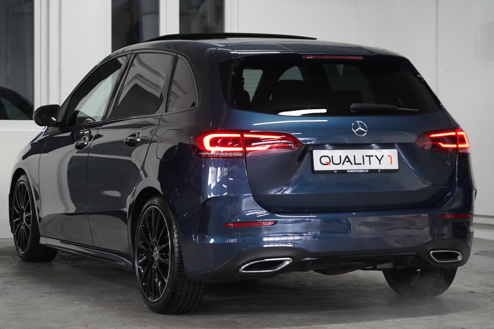 MERCEDES-BENZ B 200 d AMG Line 8G-DCT-image-5