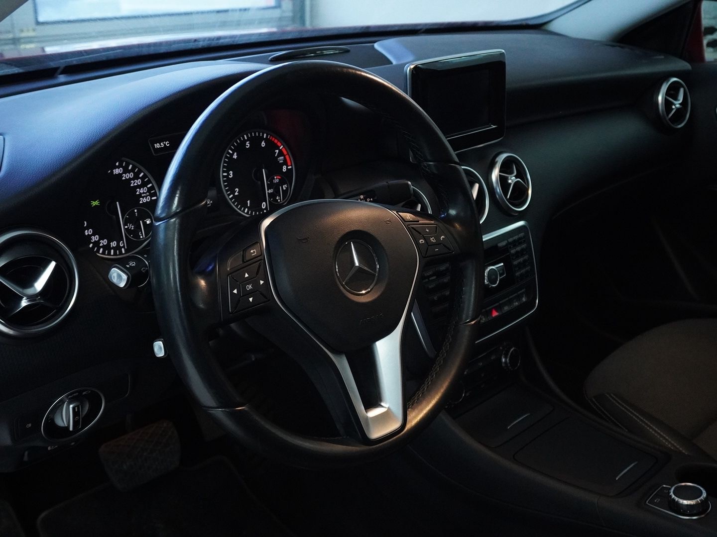 MERCEDES-BENZ A 180 Style 7G-DCT-image-2