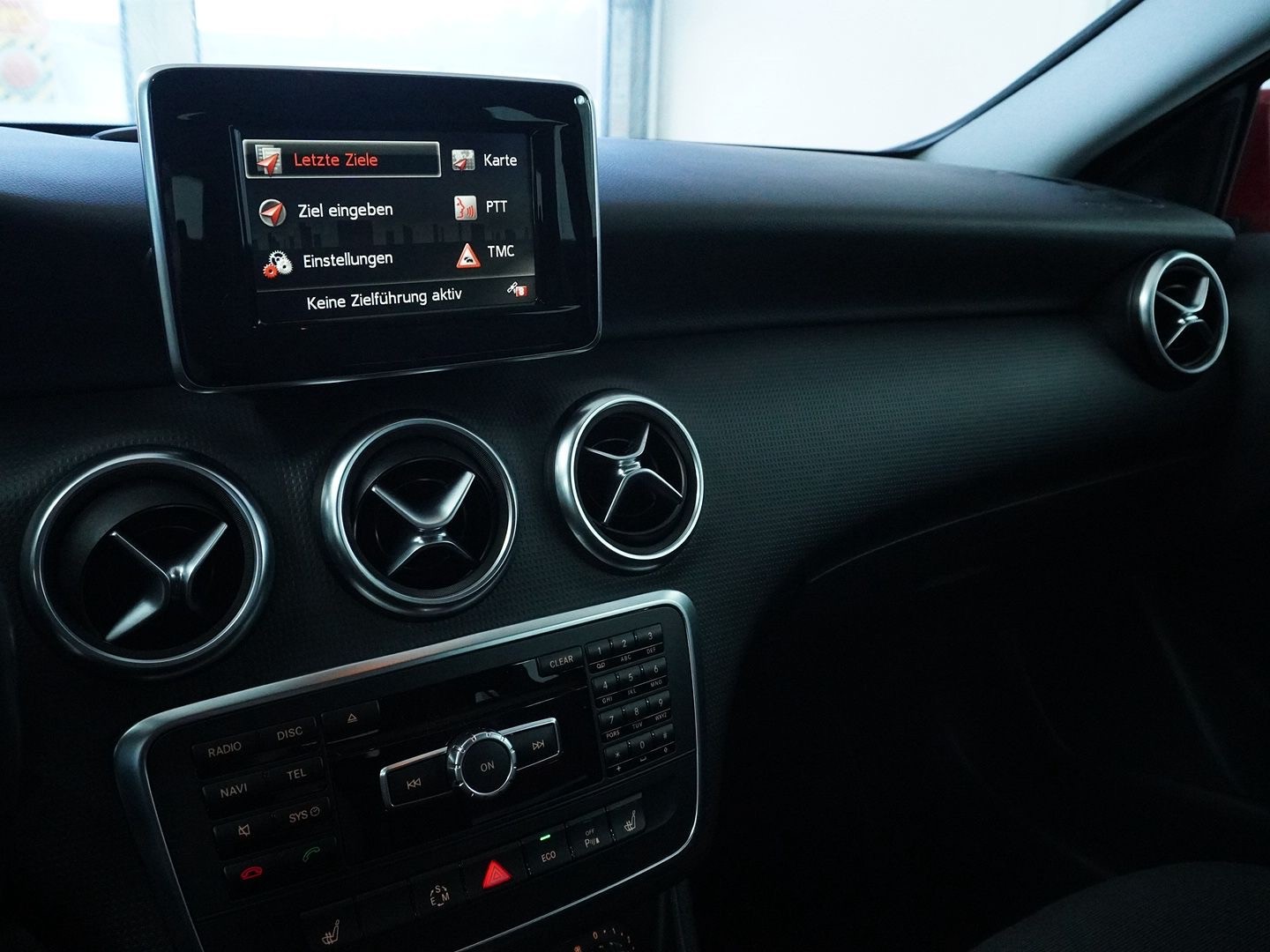 MERCEDES-BENZ A 180 Style 7G-DCT-image-5
