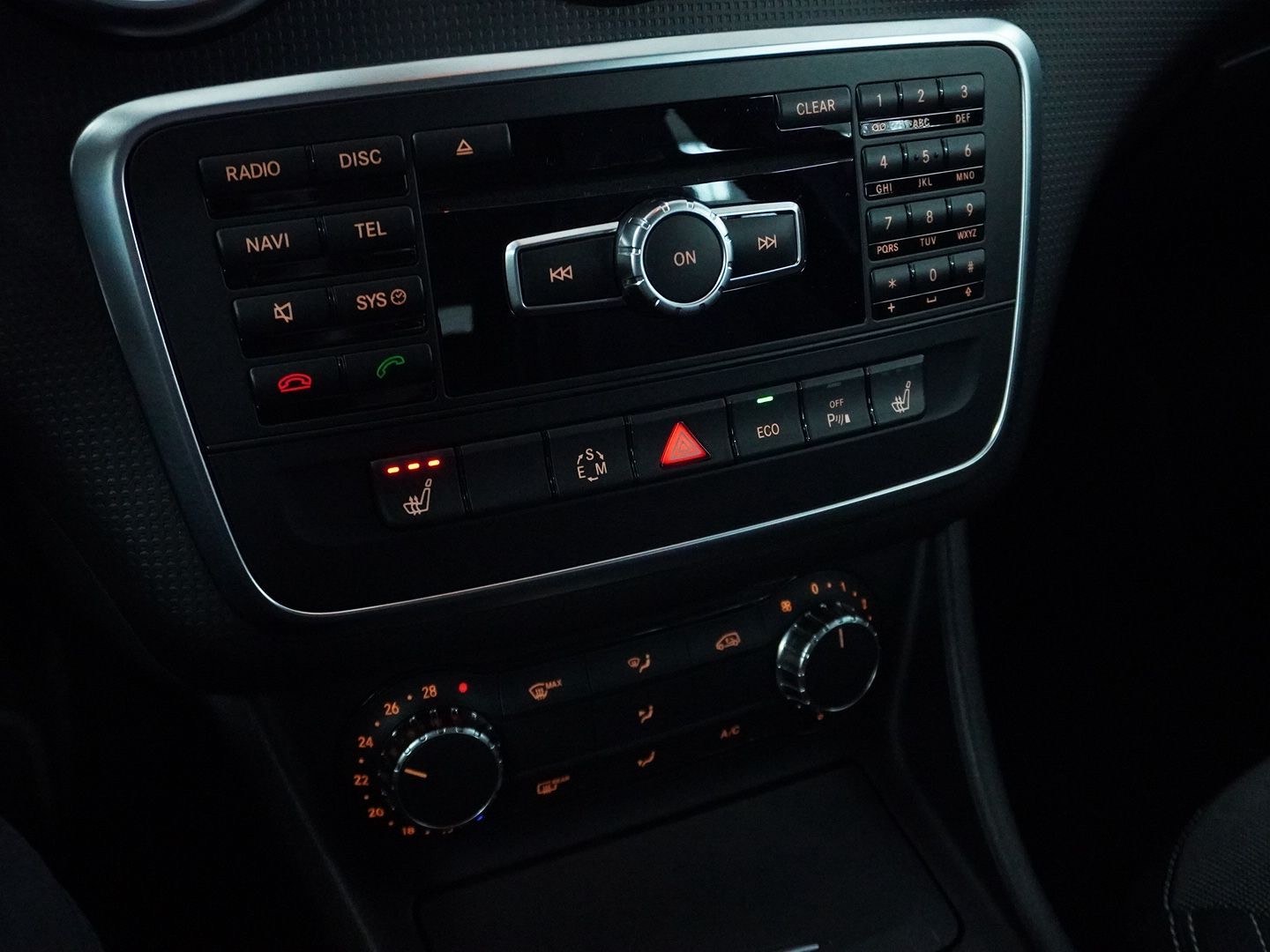 MERCEDES-BENZ A 180 Style 7G-DCT-image-8