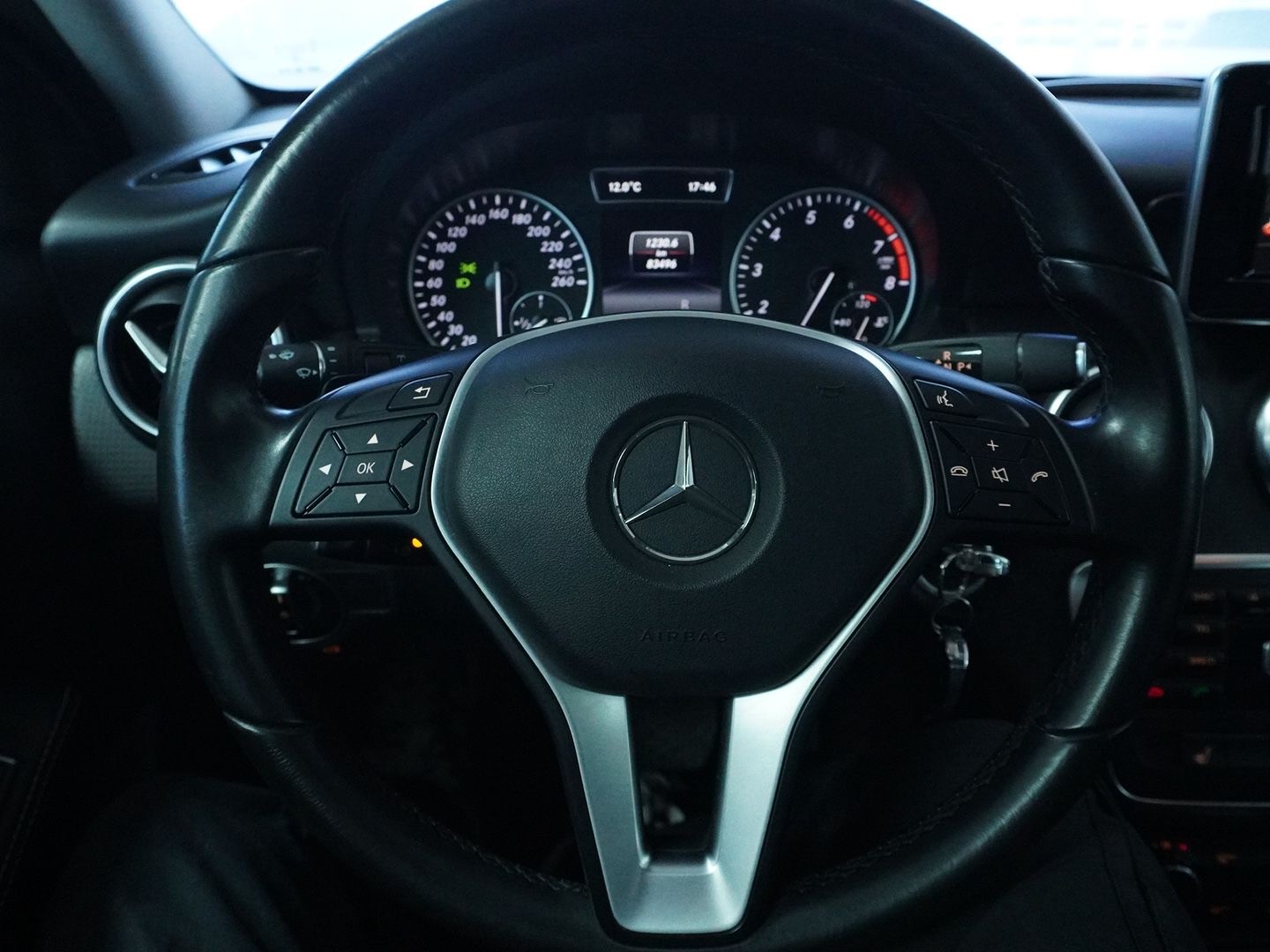 MERCEDES-BENZ A 180 Style 7G-DCT-image-6