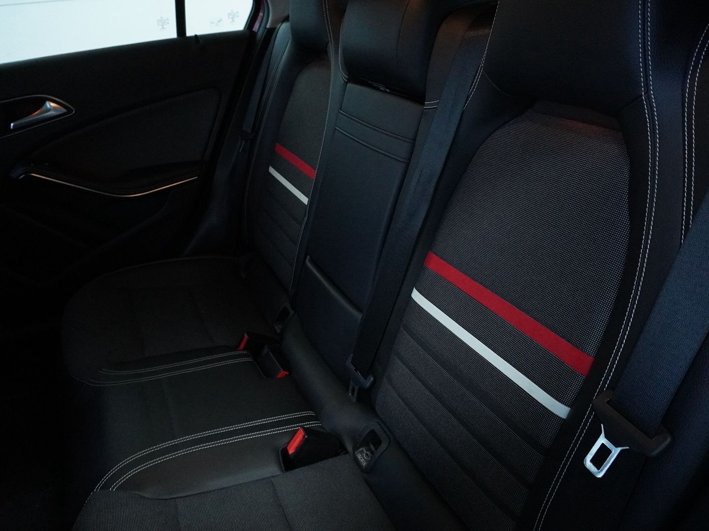 MERCEDES-BENZ A 180 Style 7G-DCT-image-4