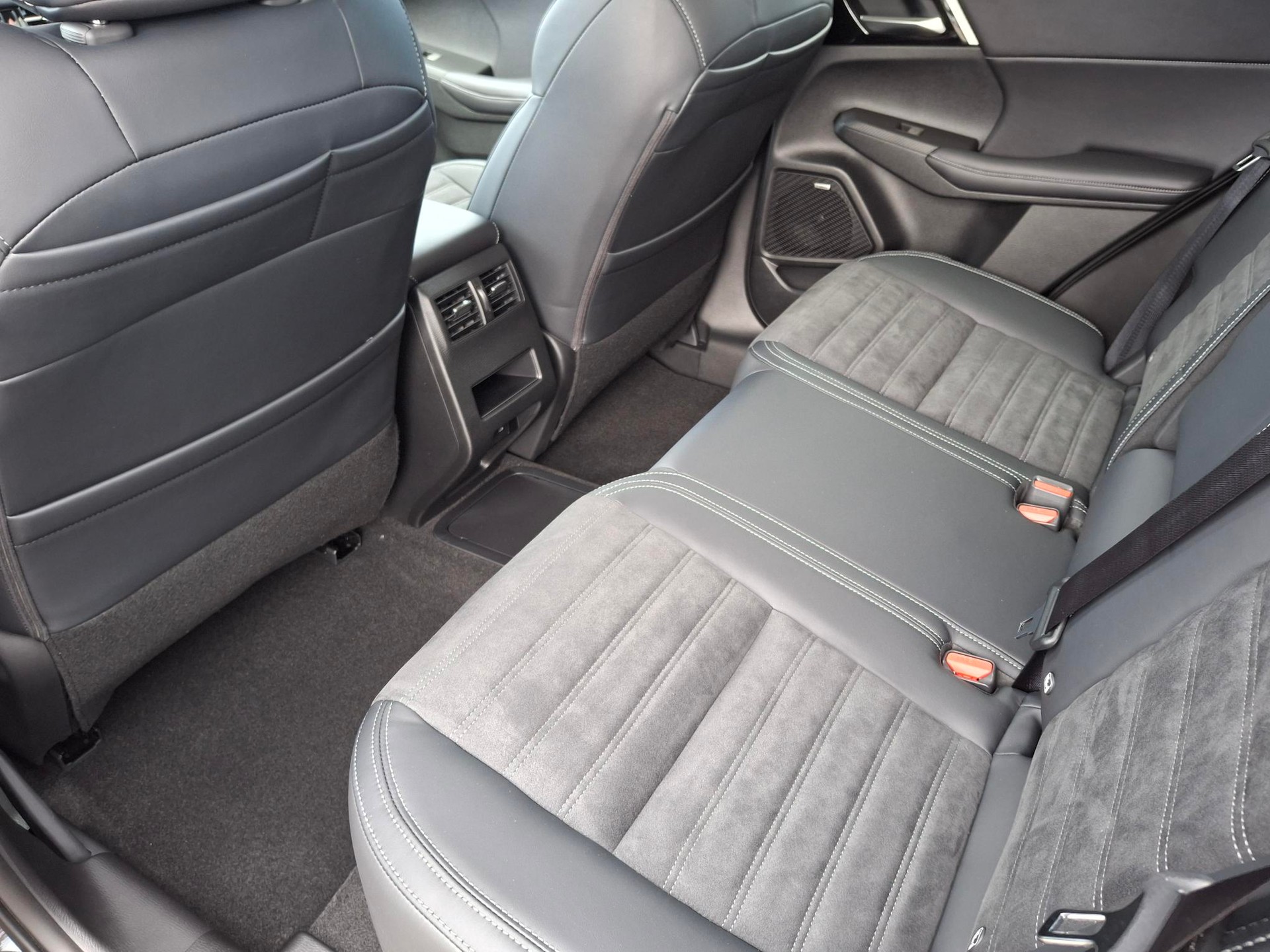 MITSUBISHI Outlander 2.4 PHEV Intense 4WD Automatic-image-7