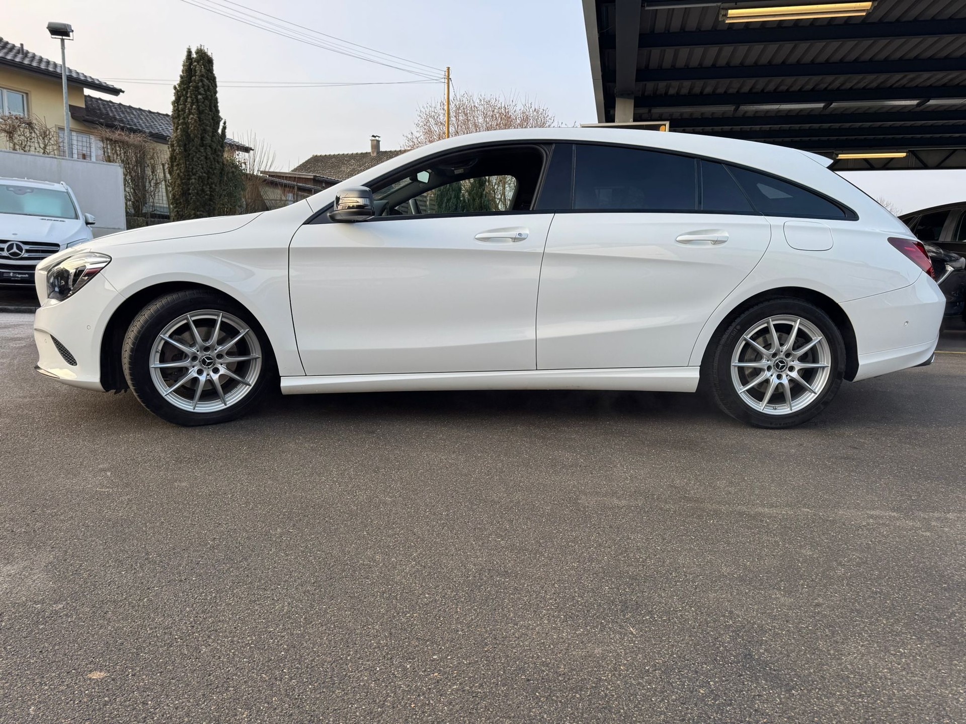 MERCEDES-BENZ CLA Shooting Brake 220 Urban 4Matic 7G-DCT-image-4