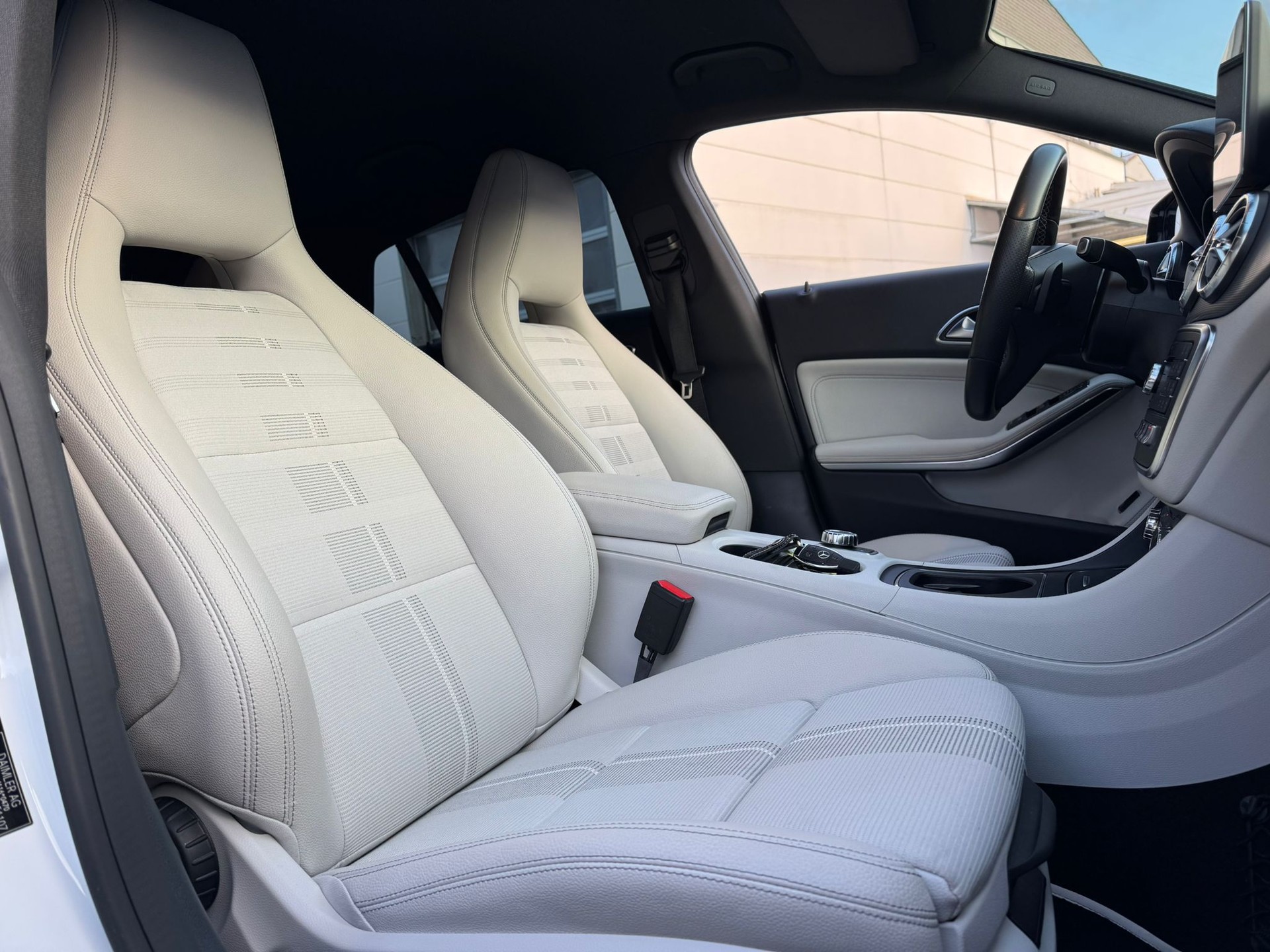 MERCEDES-BENZ CLA Shooting Brake 220 Urban 4Matic 7G-DCT-image-11