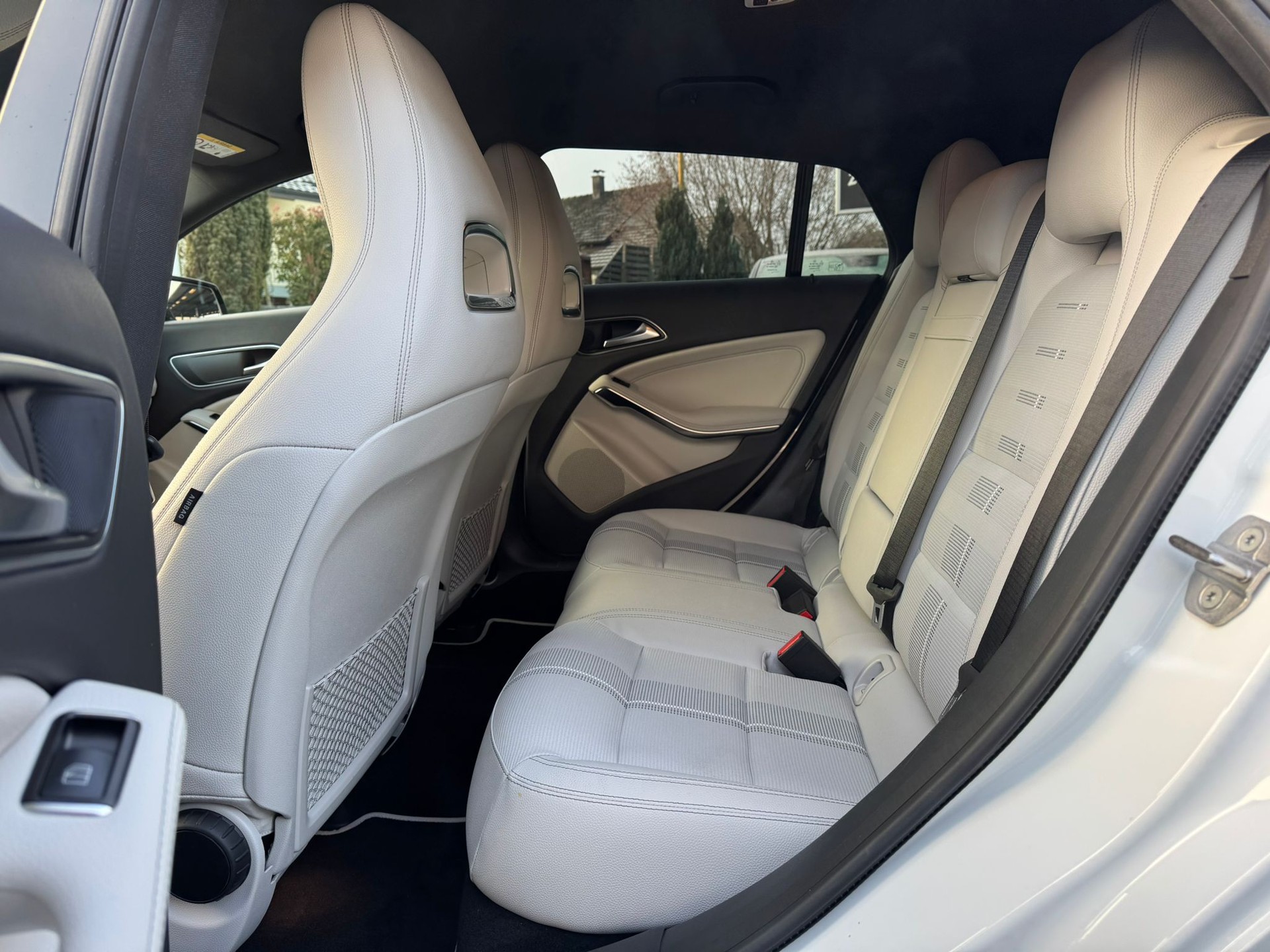 MERCEDES-BENZ CLA Shooting Brake 220 Urban 4Matic 7G-DCT-image-10