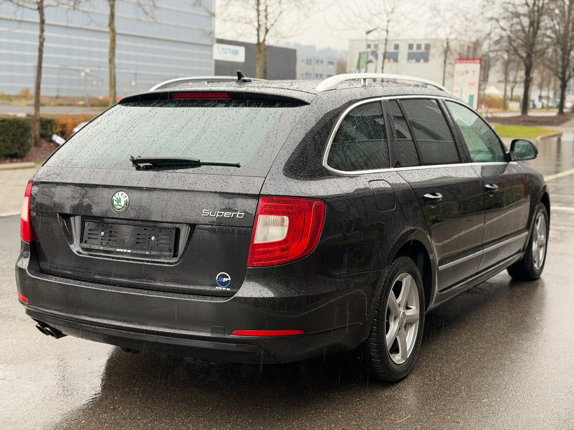 SKODA Superb Combi 2.0 TDi Elegance DSG-image-4