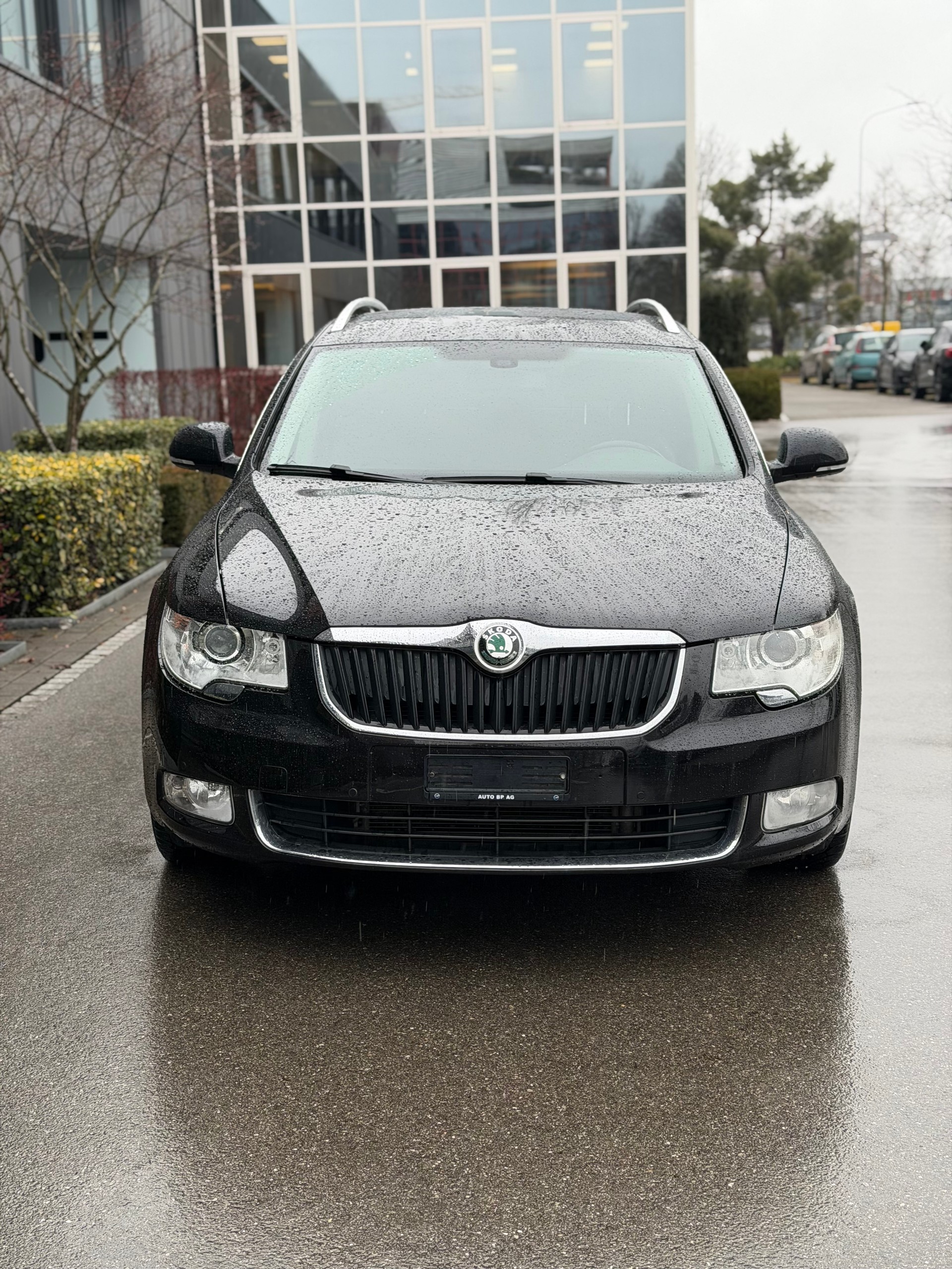 SKODA Superb Combi 2.0 TDi Elegance DSG-image-1