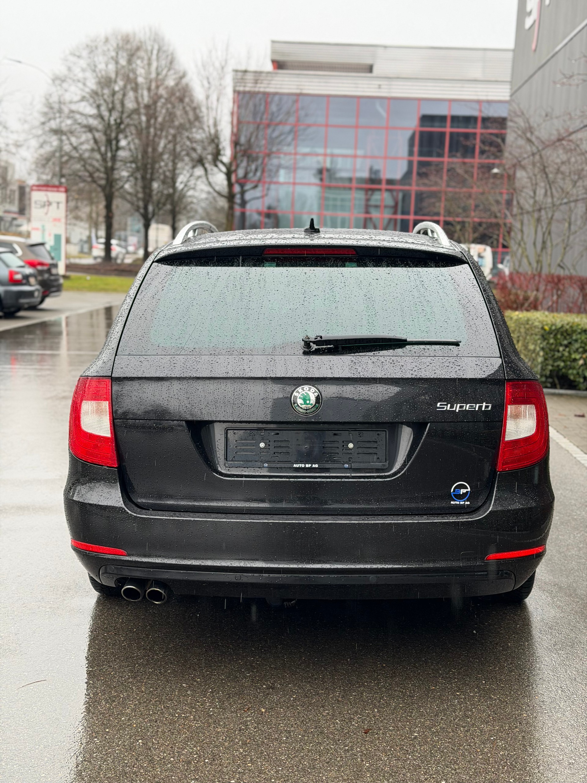 SKODA Superb Combi 2.0 TDi Elegance DSG-image-5