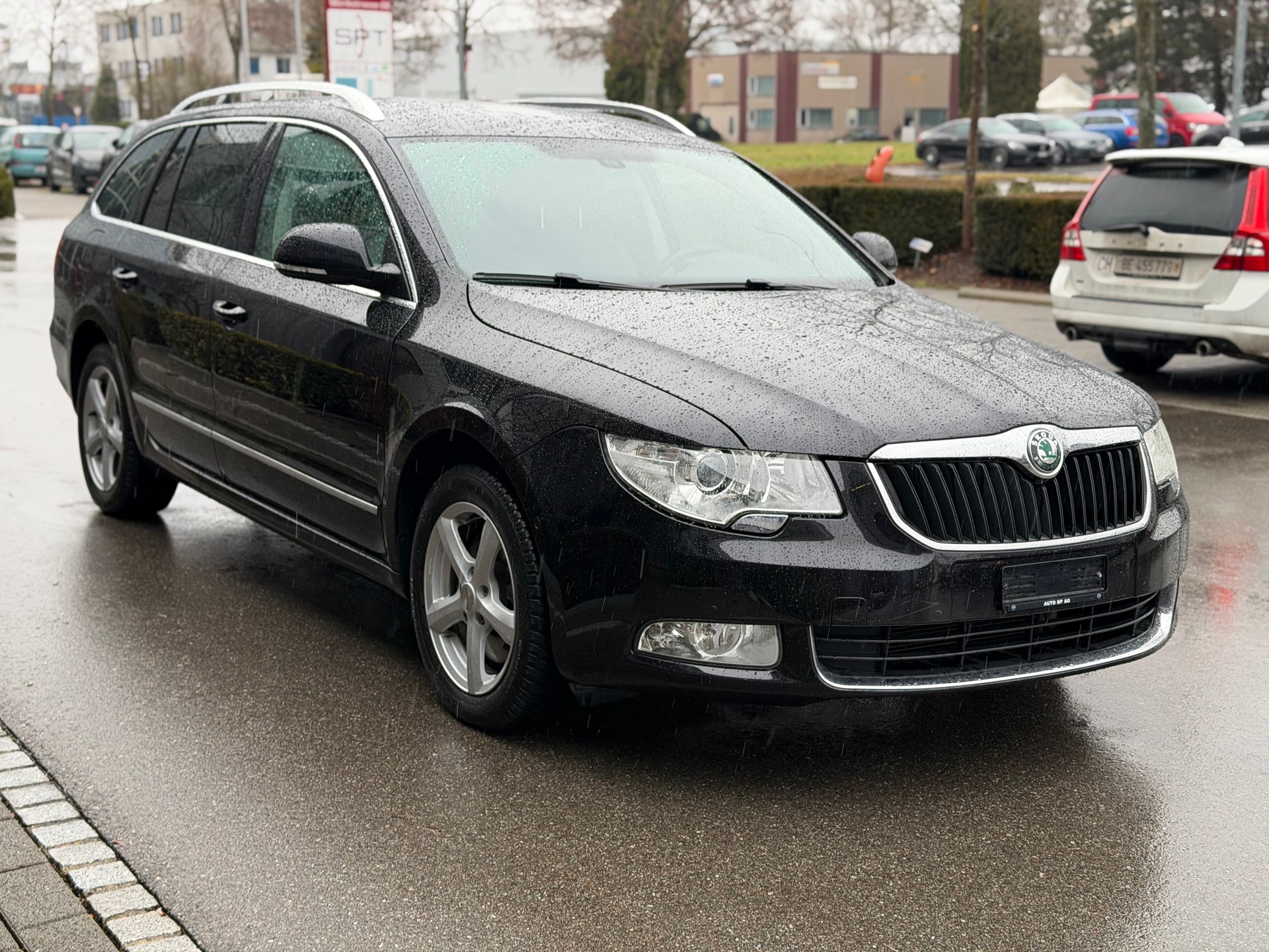 SKODA Superb Combi 2.0 TDi Elegance DSG-image-3