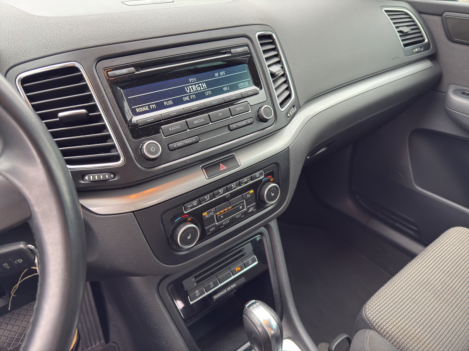 VW Sharan 2.0 TDI BMT Comfortline DSG-image-9