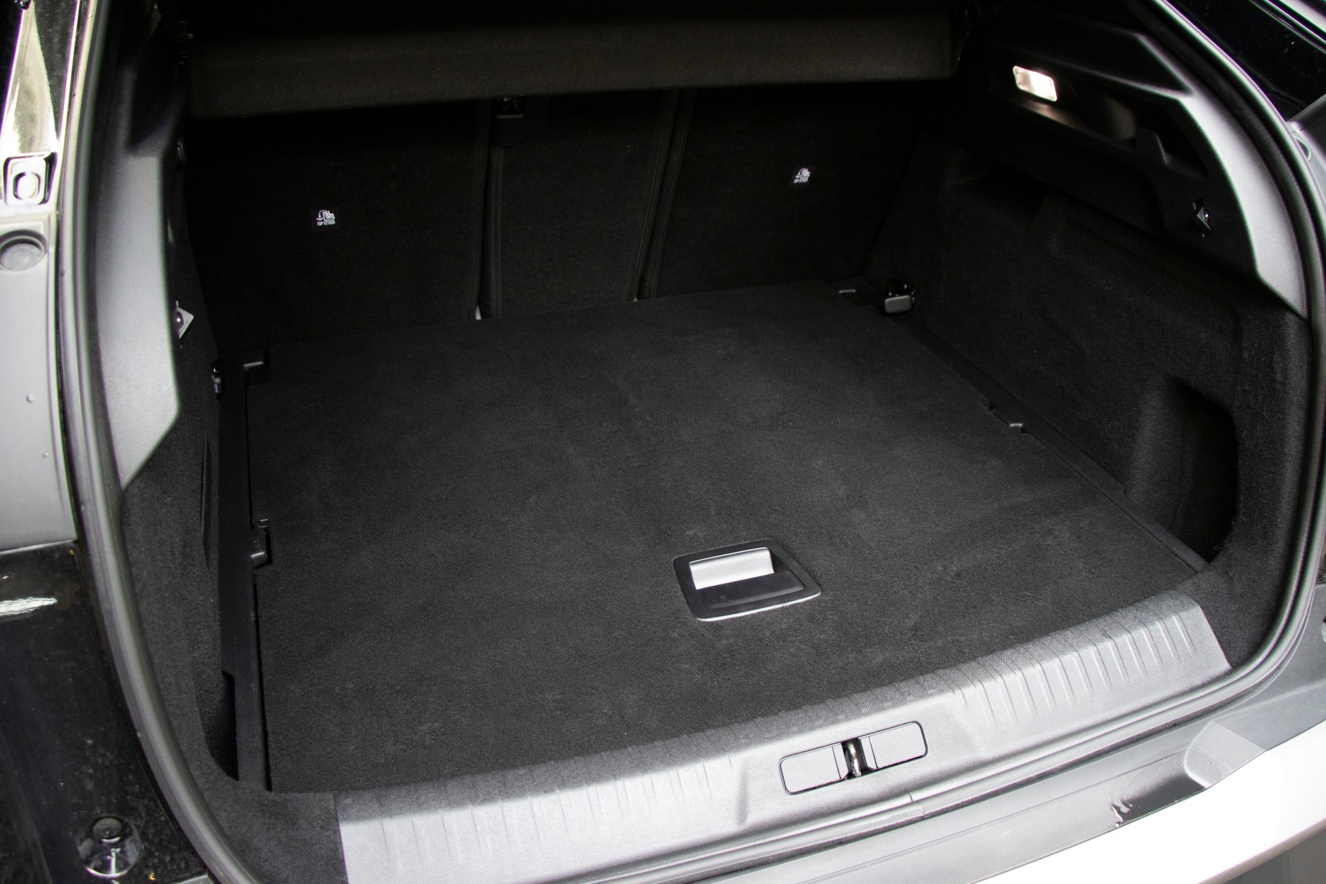 PEUGEOT 3008 145 e-DSC6 Hybrid Allure-image-9