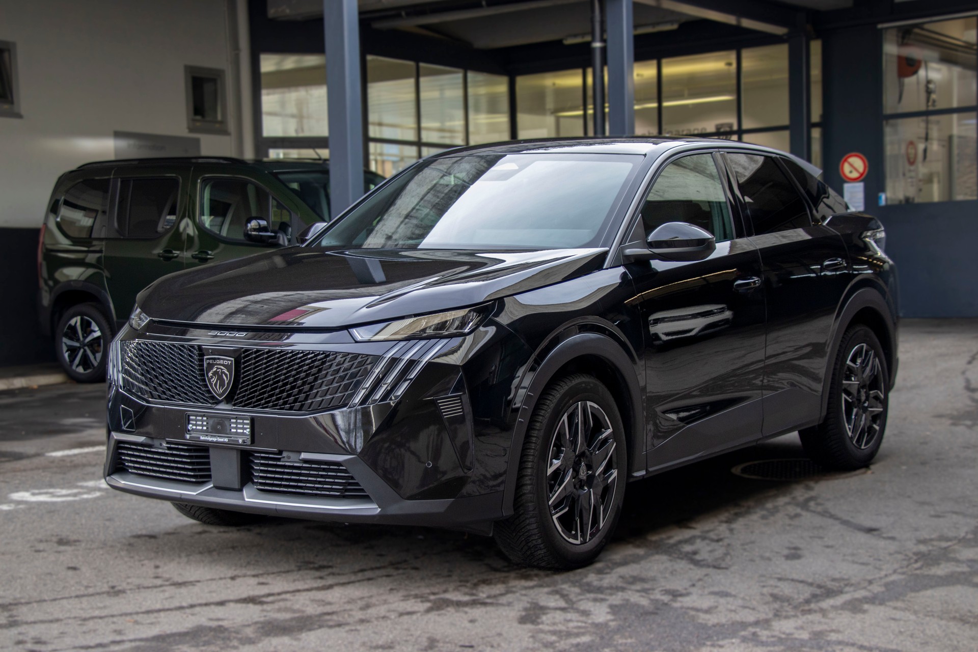 PEUGEOT 3008 145 e-DSC6 Hybrid Allure-image-0