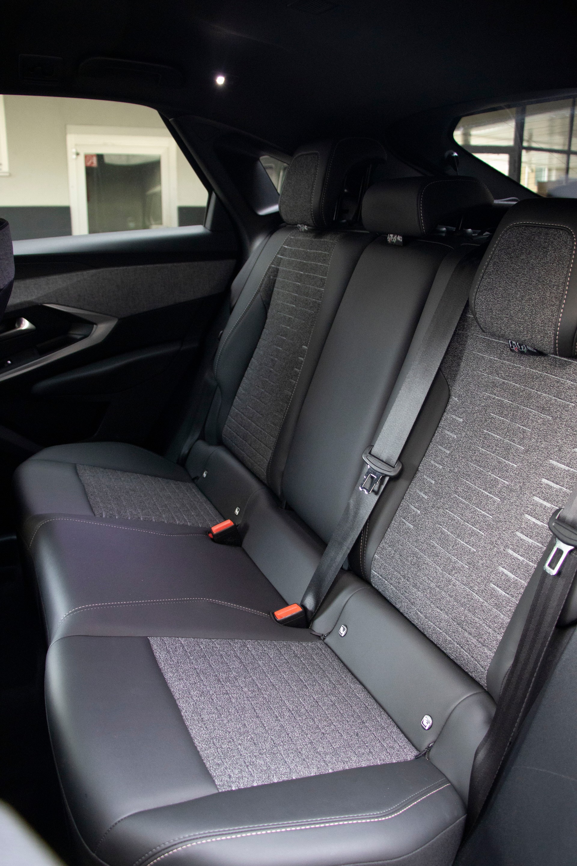 PEUGEOT 3008 145 e-DSC6 Hybrid Allure-image-8