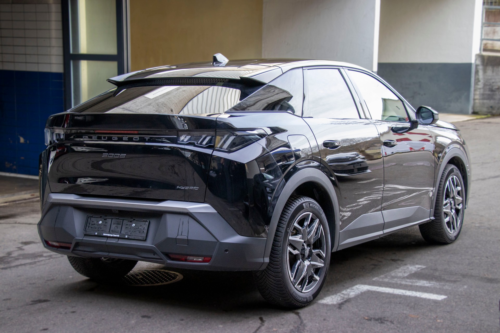 PEUGEOT 3008 145 e-DSC6 Hybrid Allure-image-2