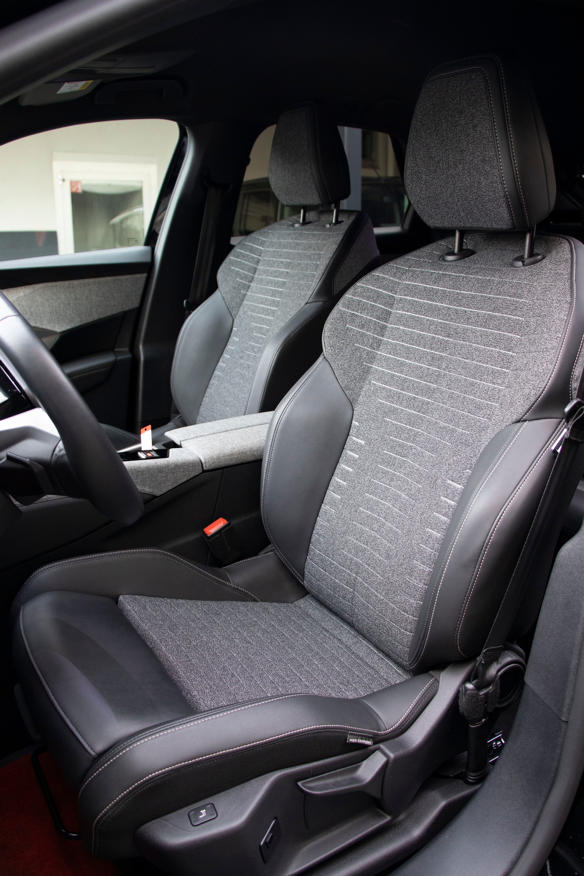 PEUGEOT 3008 145 e-DSC6 Hybrid Allure-image-4
