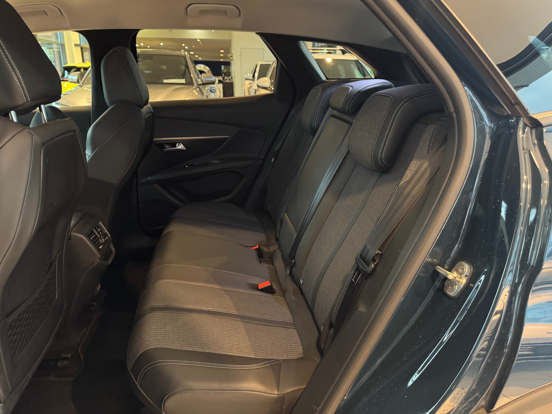 PEUGEOT 3008 1.2 PT All.Pack EAT8-image-25