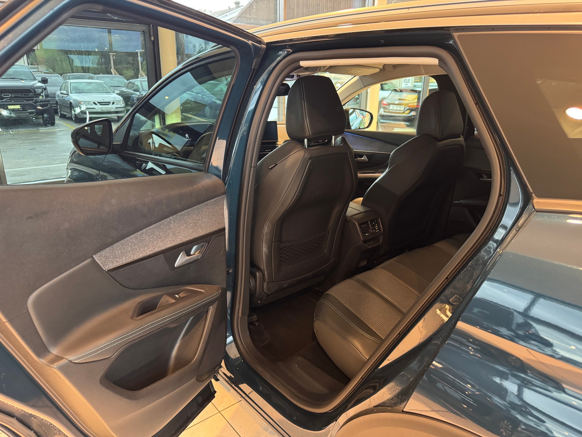 PEUGEOT 3008 1.2 PT All.Pack EAT8-image-24