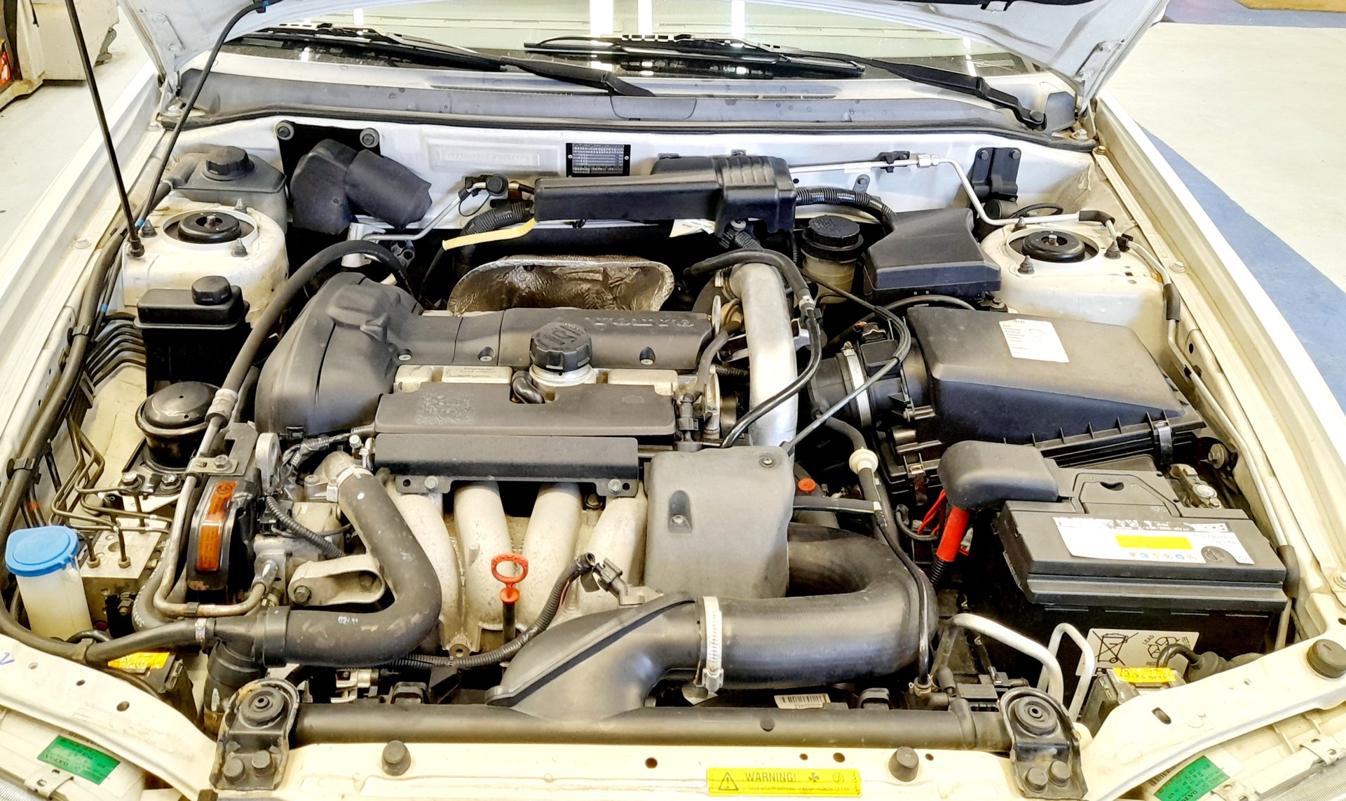 VOLVO V40 2.0T Elegance Edition-image-10