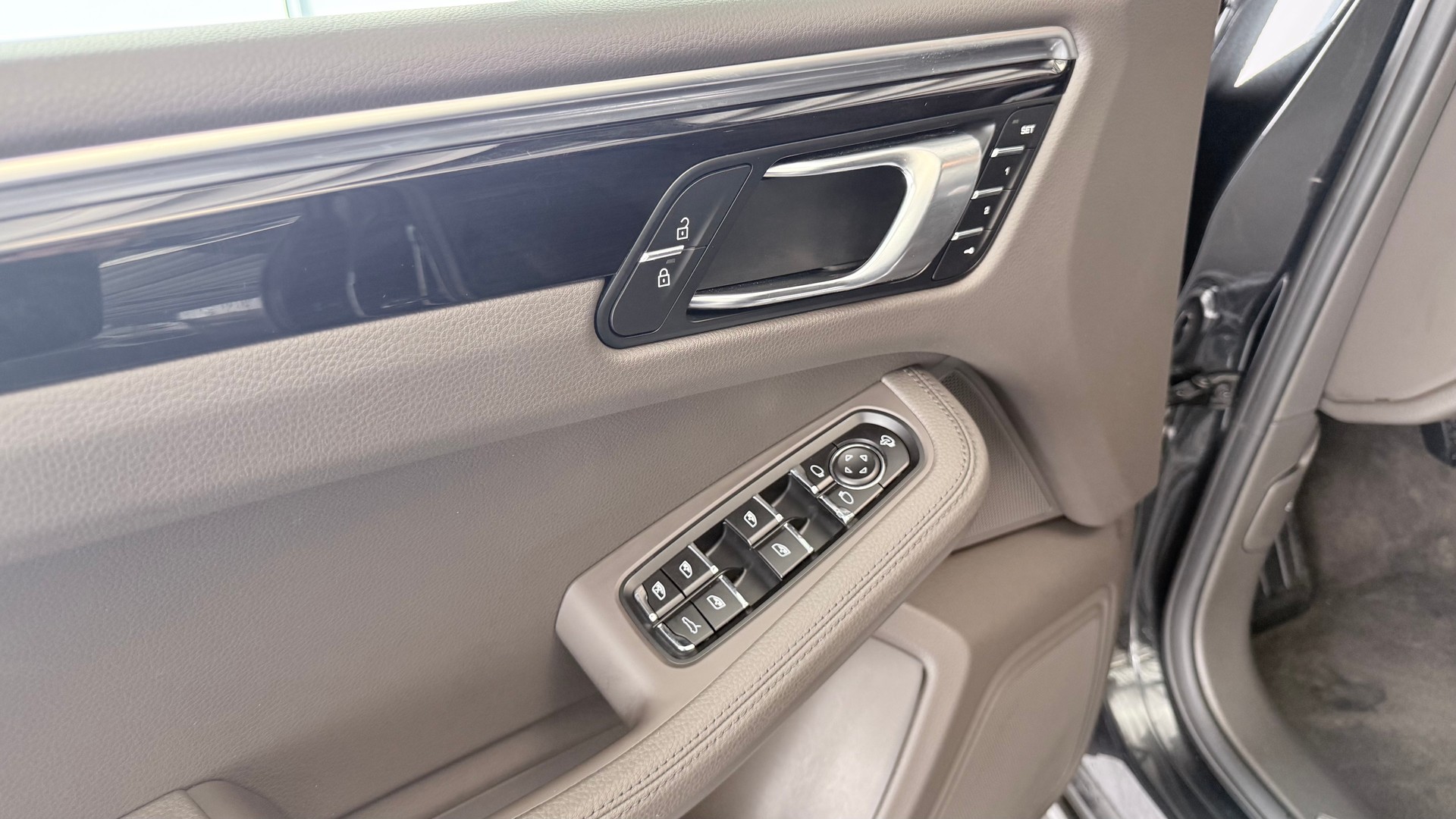 PORSCHE Macan 3.0 V6 S-image-11