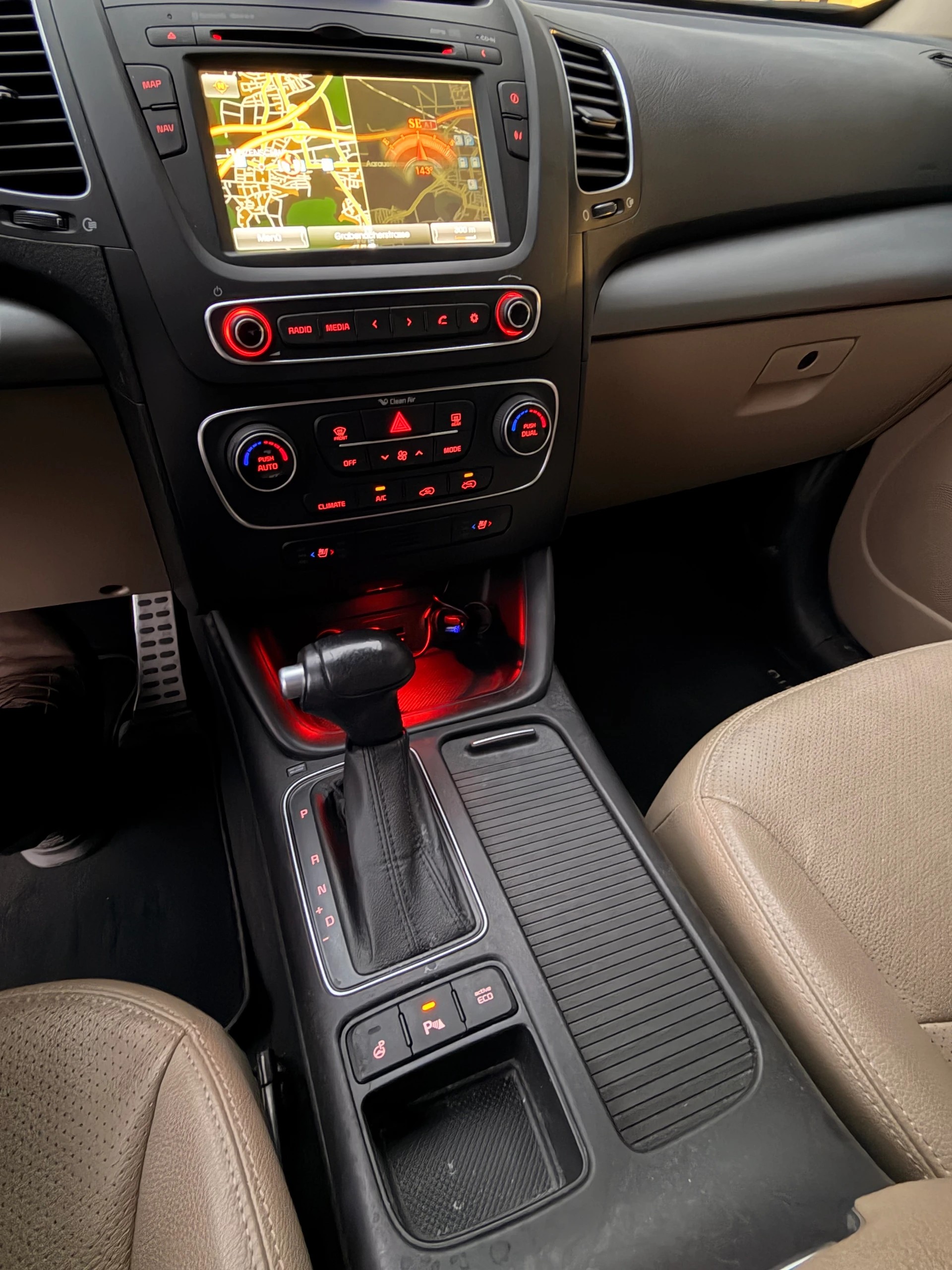 KIA Sorento 2.2 CRDI Style Automatic-image-9