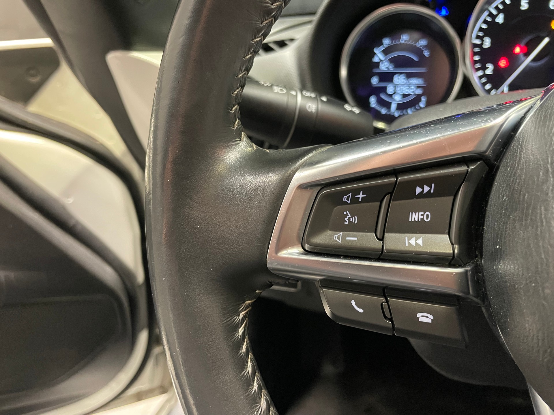 MAZDA MX-5 SKYACTIV-G 132 Revolution(M)(52)-image-8