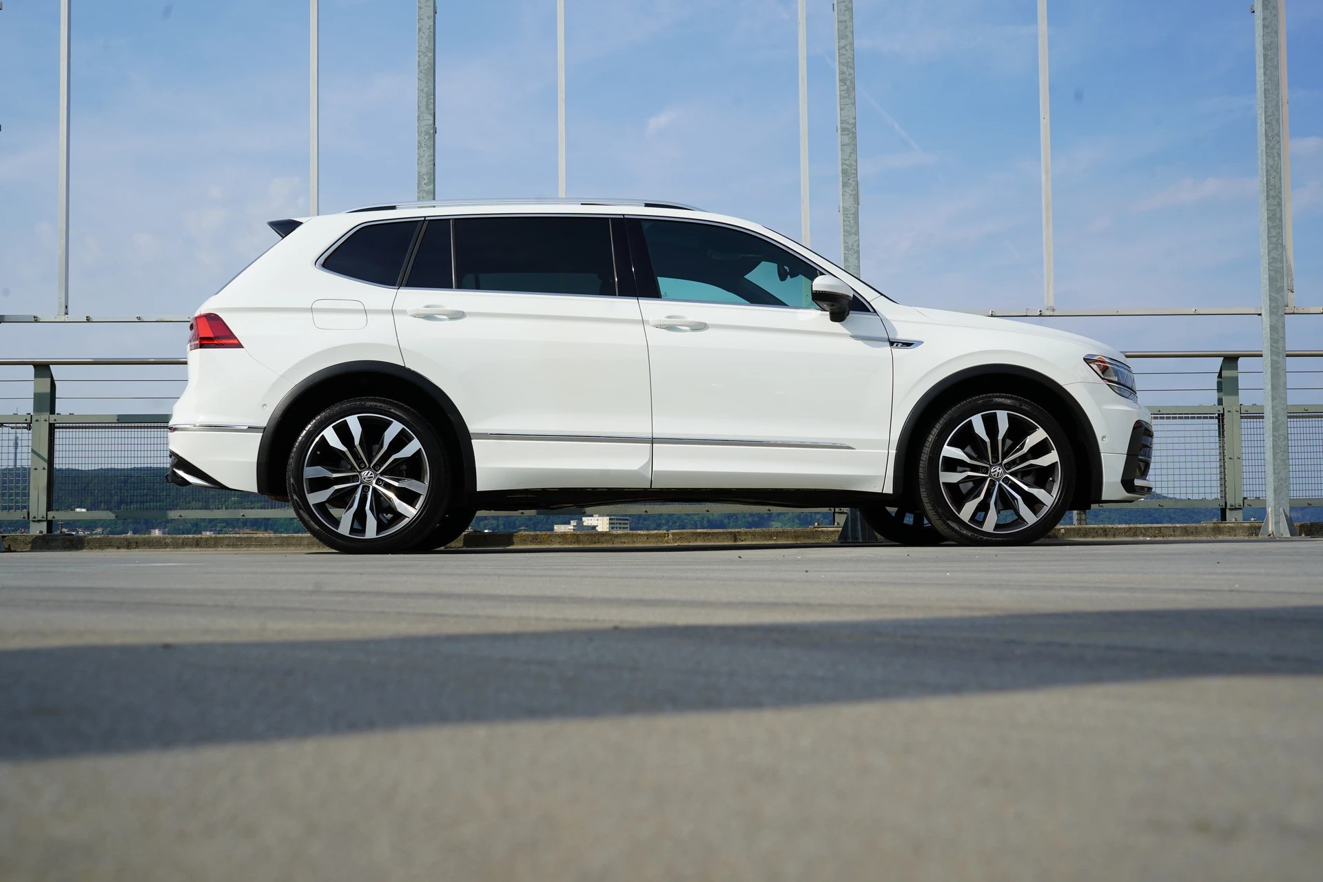 VW TIGUAN ALLSPACE R-LINE PLUS 2.0TSI HIGHLINE 4MOTION DSG l 180 PS-image-2