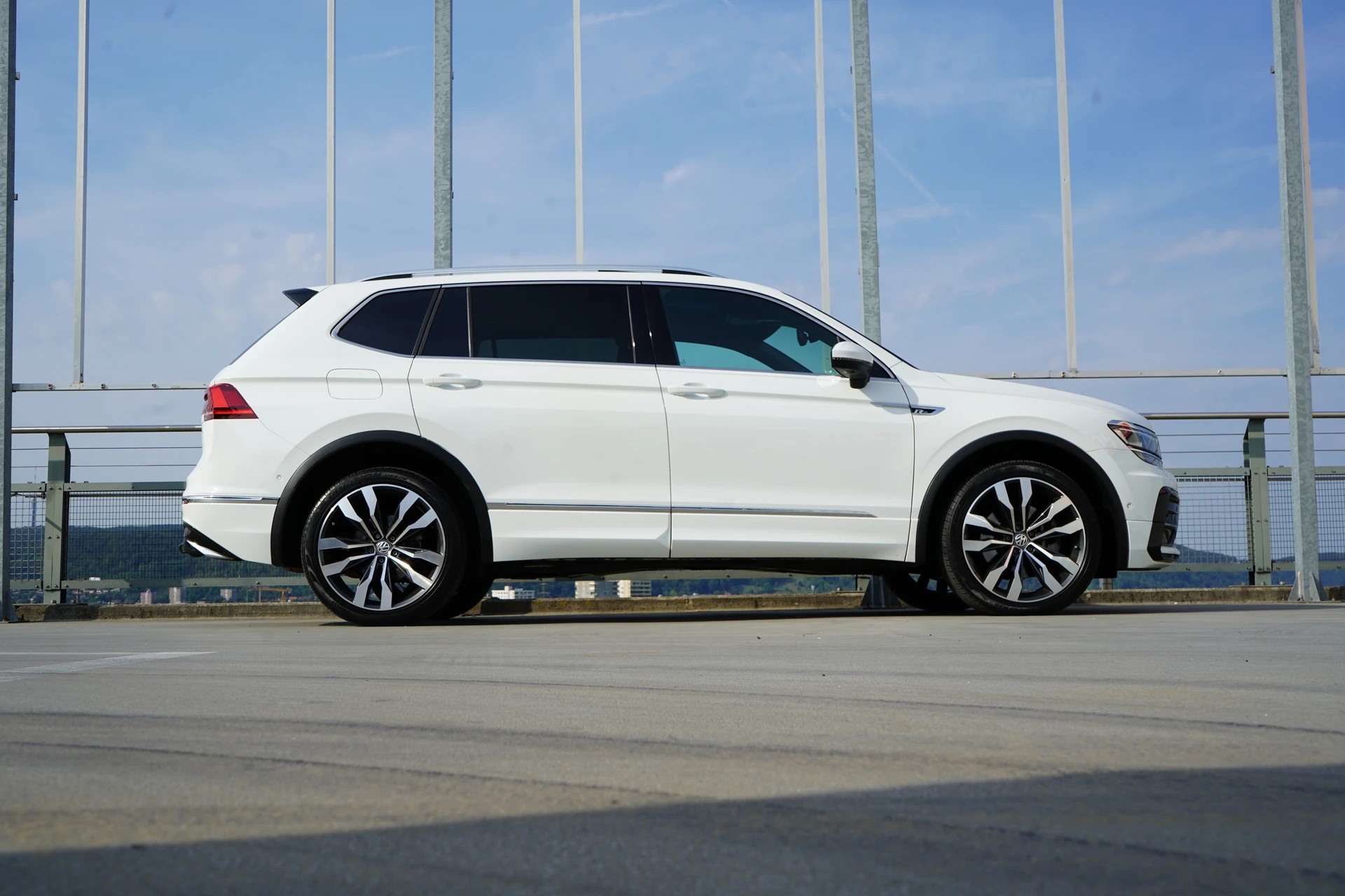 VW TIGUAN ALLSPACE R-LINE PLUS 2.0TSI HIGHLINE 4MOTION DSG l 180 PS-image-0