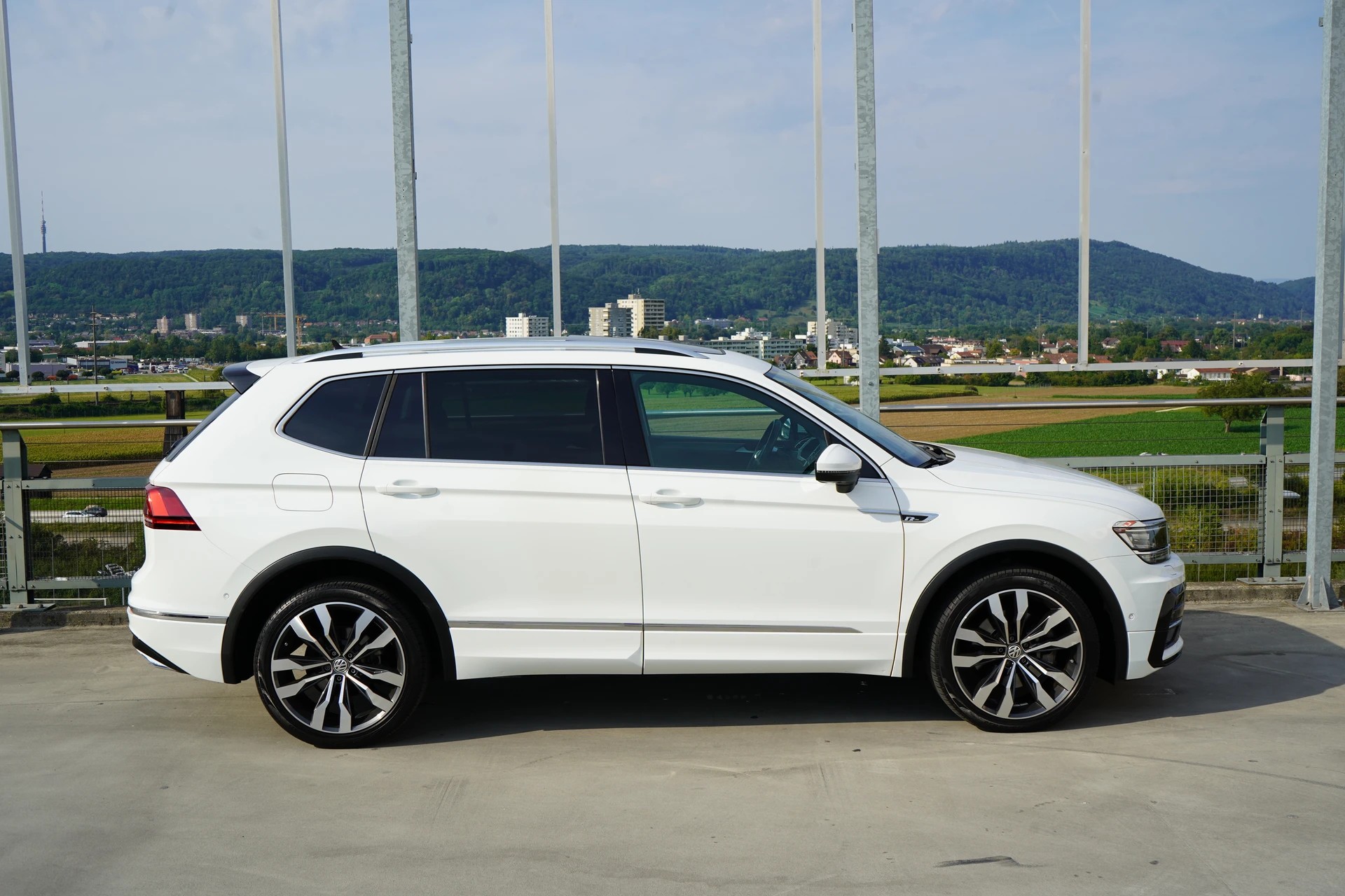 VW TIGUAN ALLSPACE R-LINE PLUS 2.0TSI HIGHLINE 4MOTION DSG l 180 PS-image-4