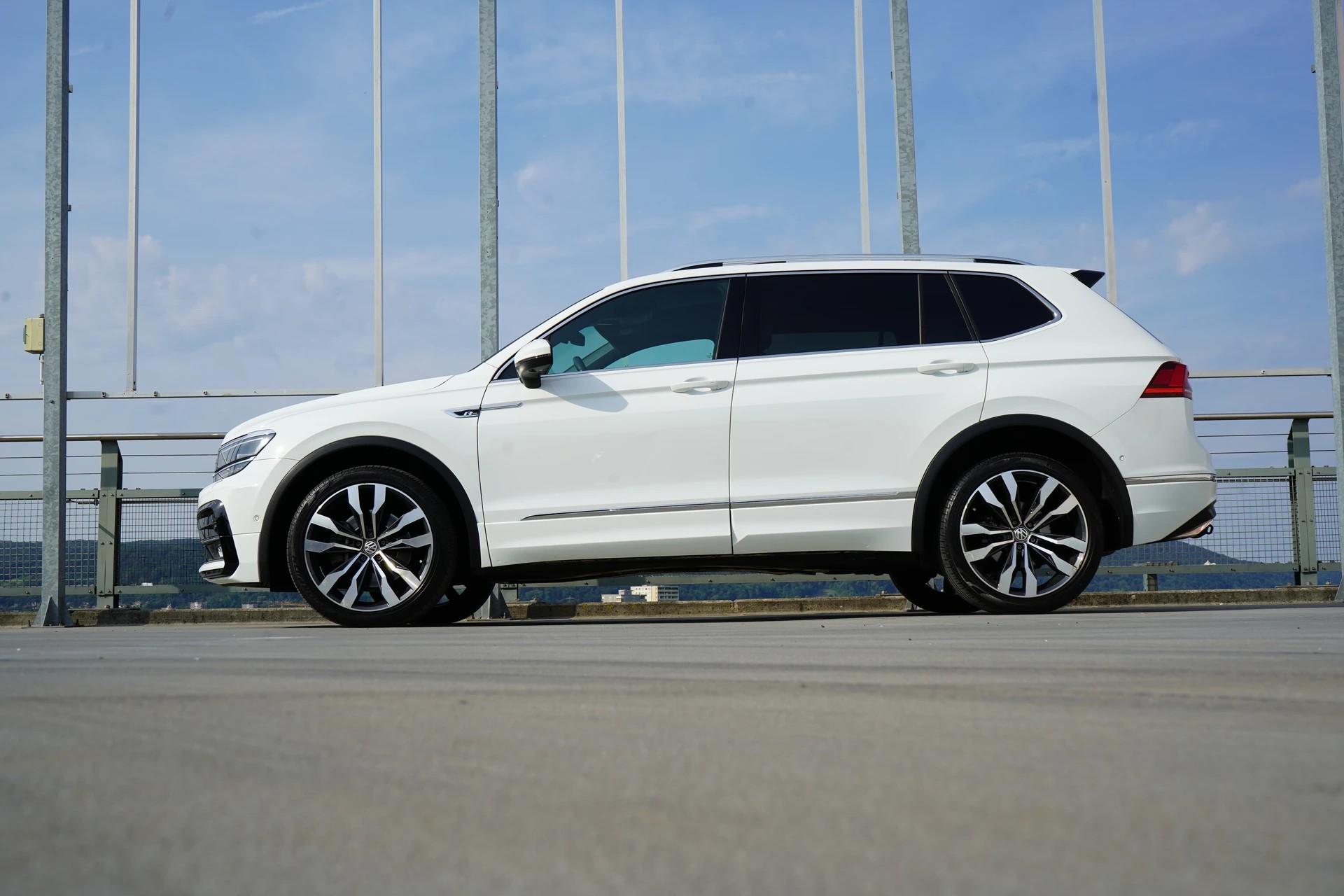 VW TIGUAN ALLSPACE R-LINE PLUS 2.0TSI HIGHLINE 4MOTION DSG l 180 PS-image-3