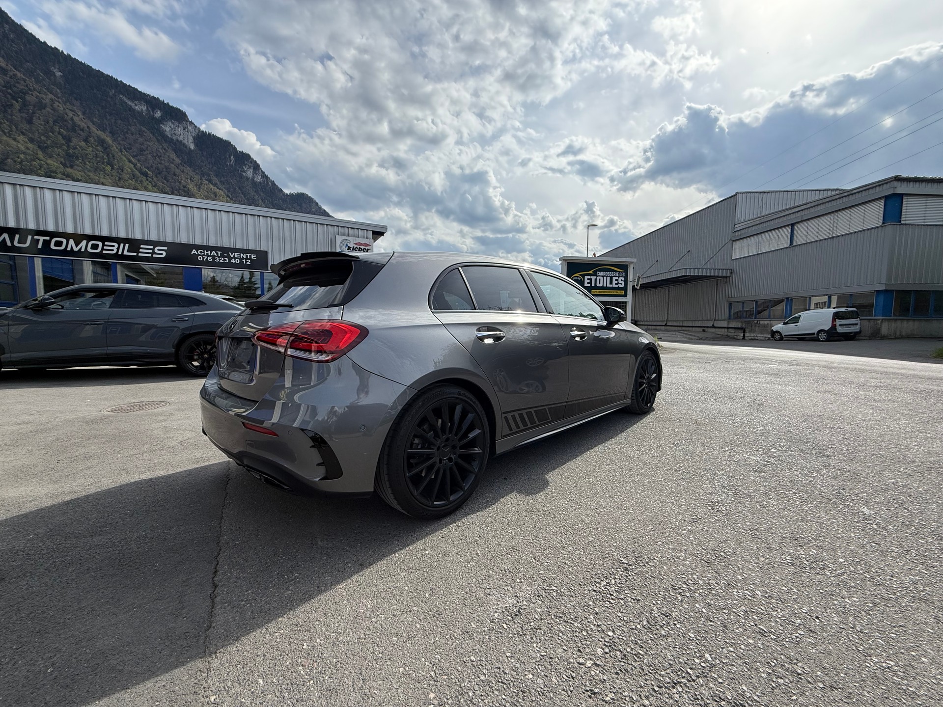 MERCEDES-BENZ A 220 AMG Line 7G-DCT-image-5