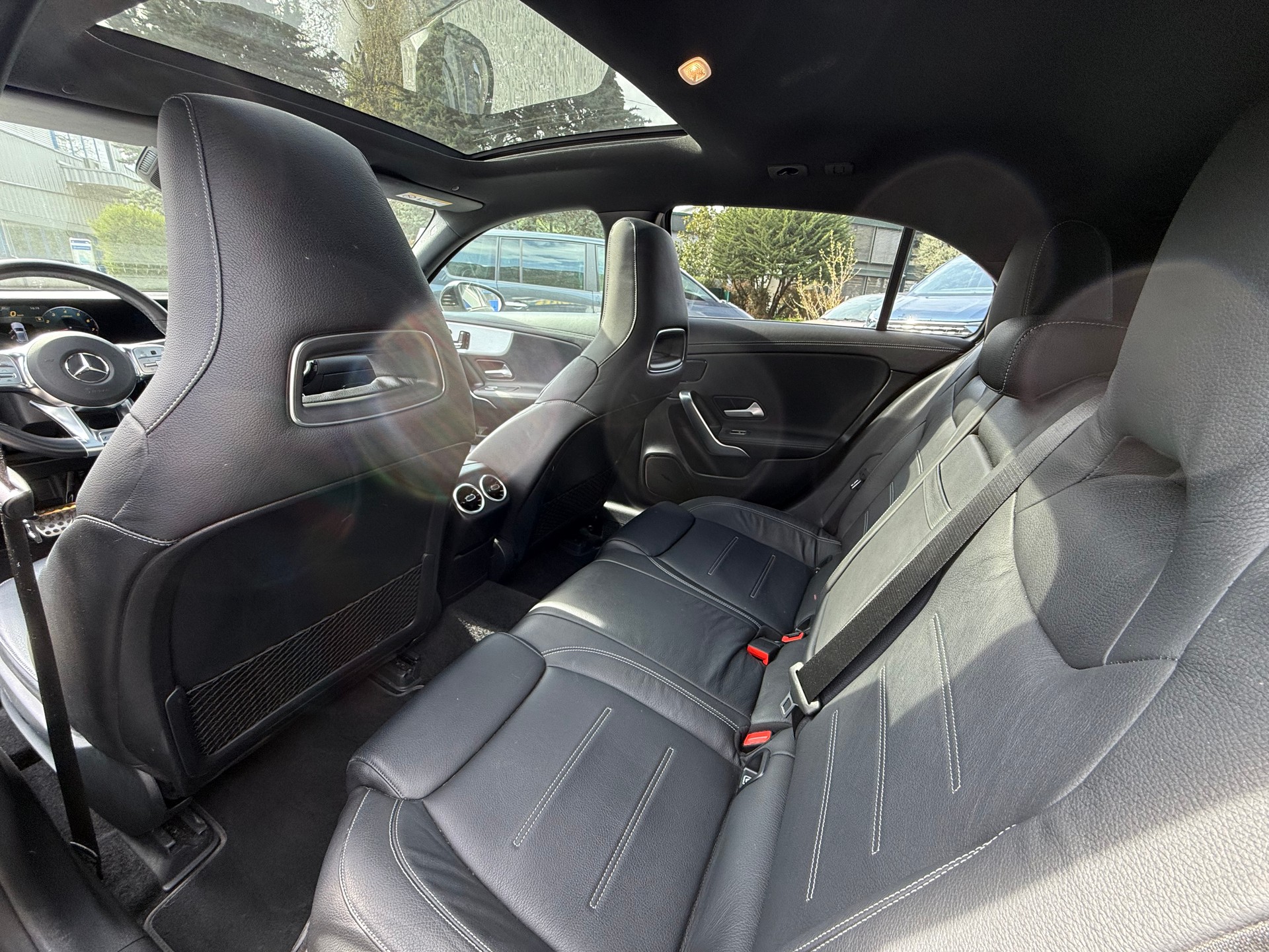 MERCEDES-BENZ A 220 AMG Line 7G-DCT-image-10