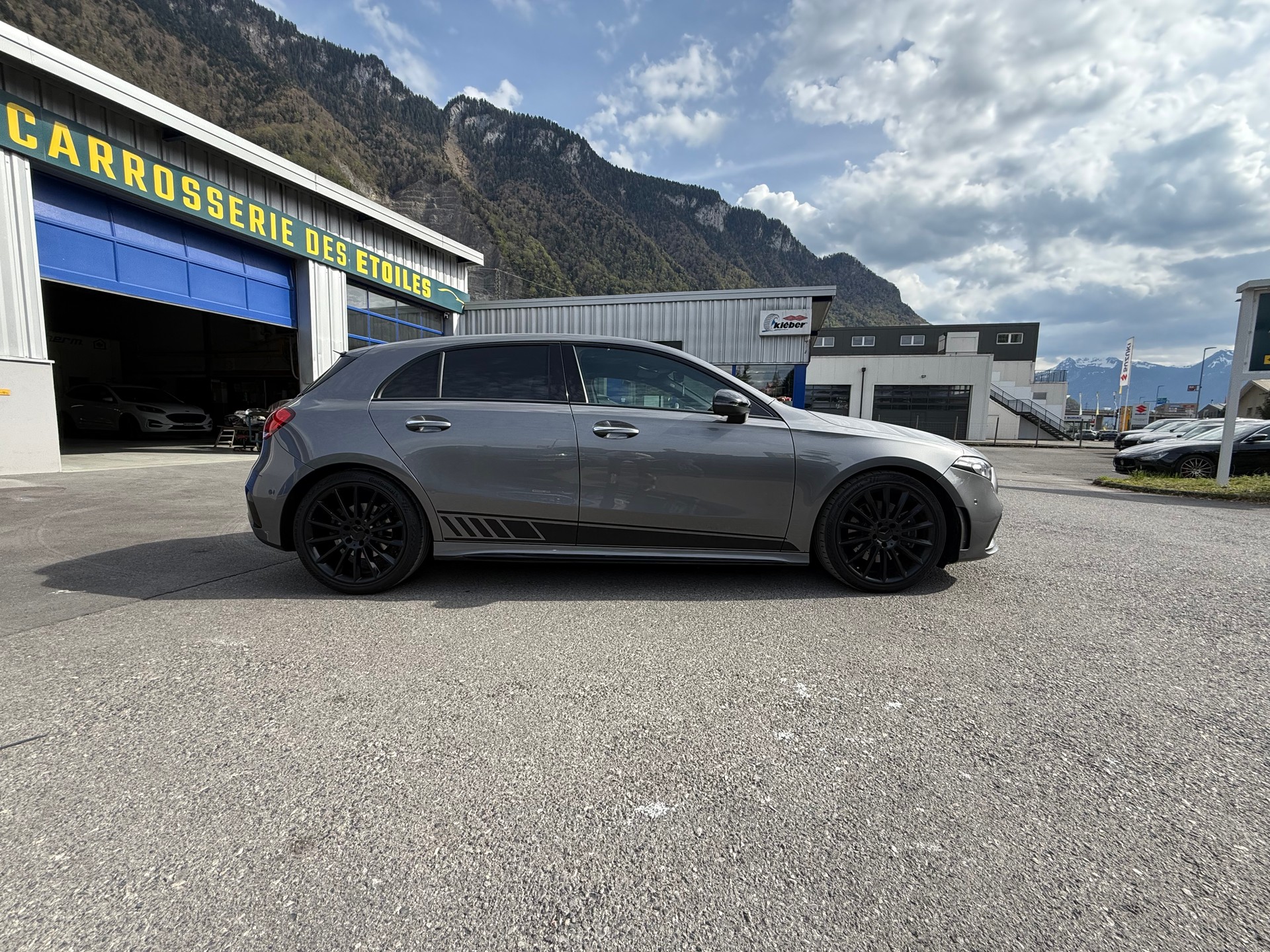 MERCEDES-BENZ A 220 AMG Line 7G-DCT-image-4